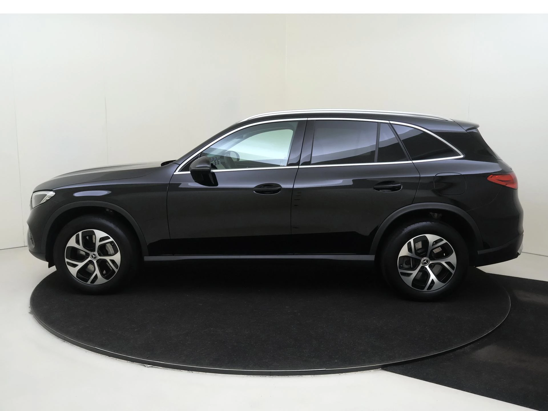Mercedes-Benz-GLC-image-7