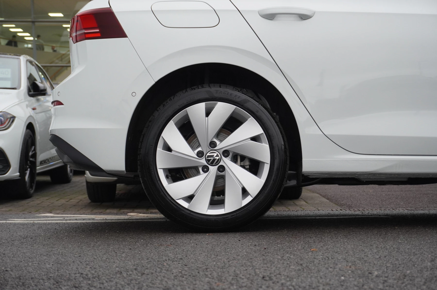 Volkswagen-Golf-image-21
