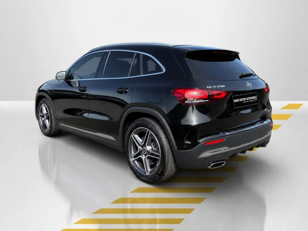 Mercedes-Benz-GLA 250-image-12