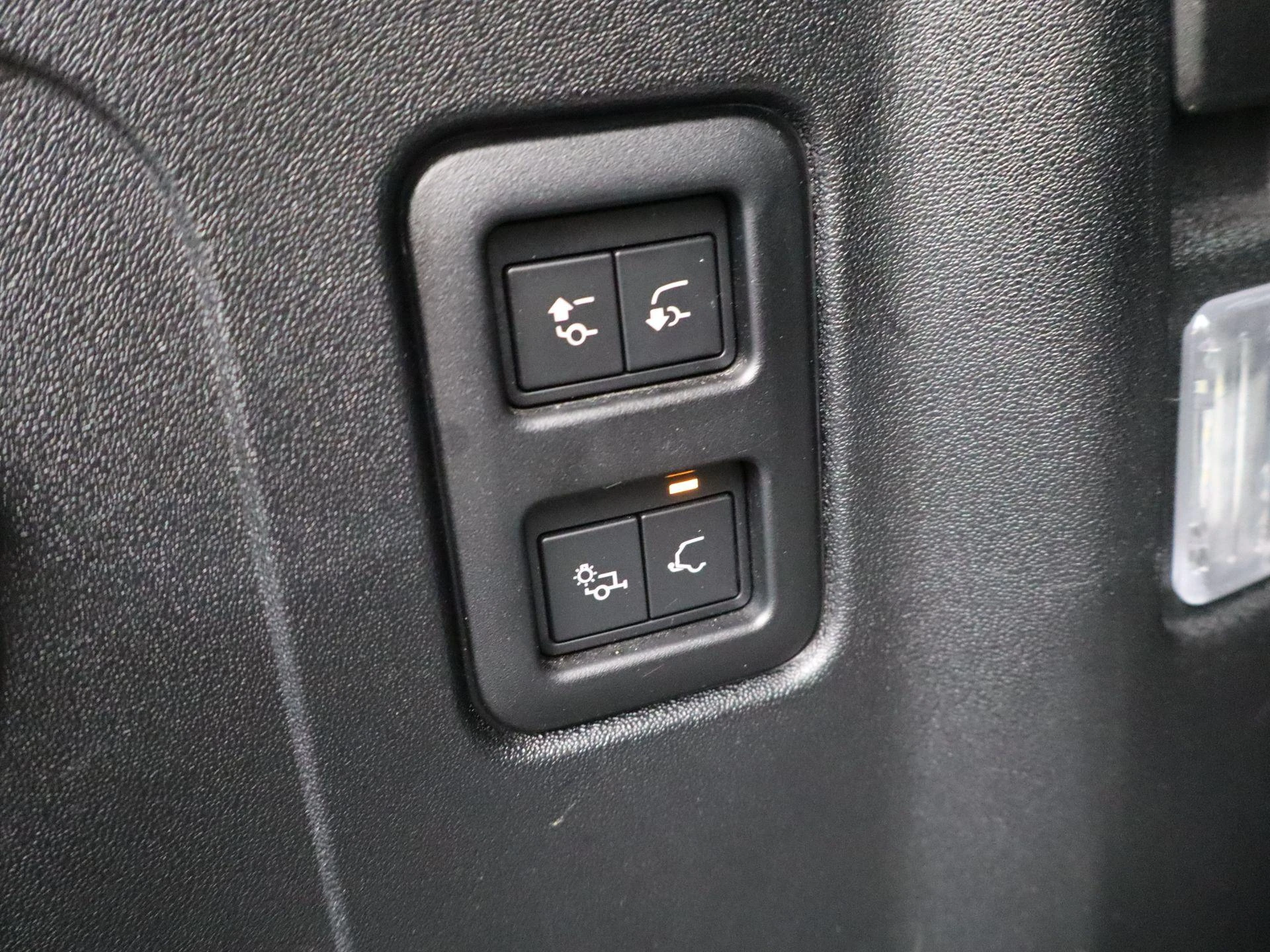 Land Rover-Defender-image-16