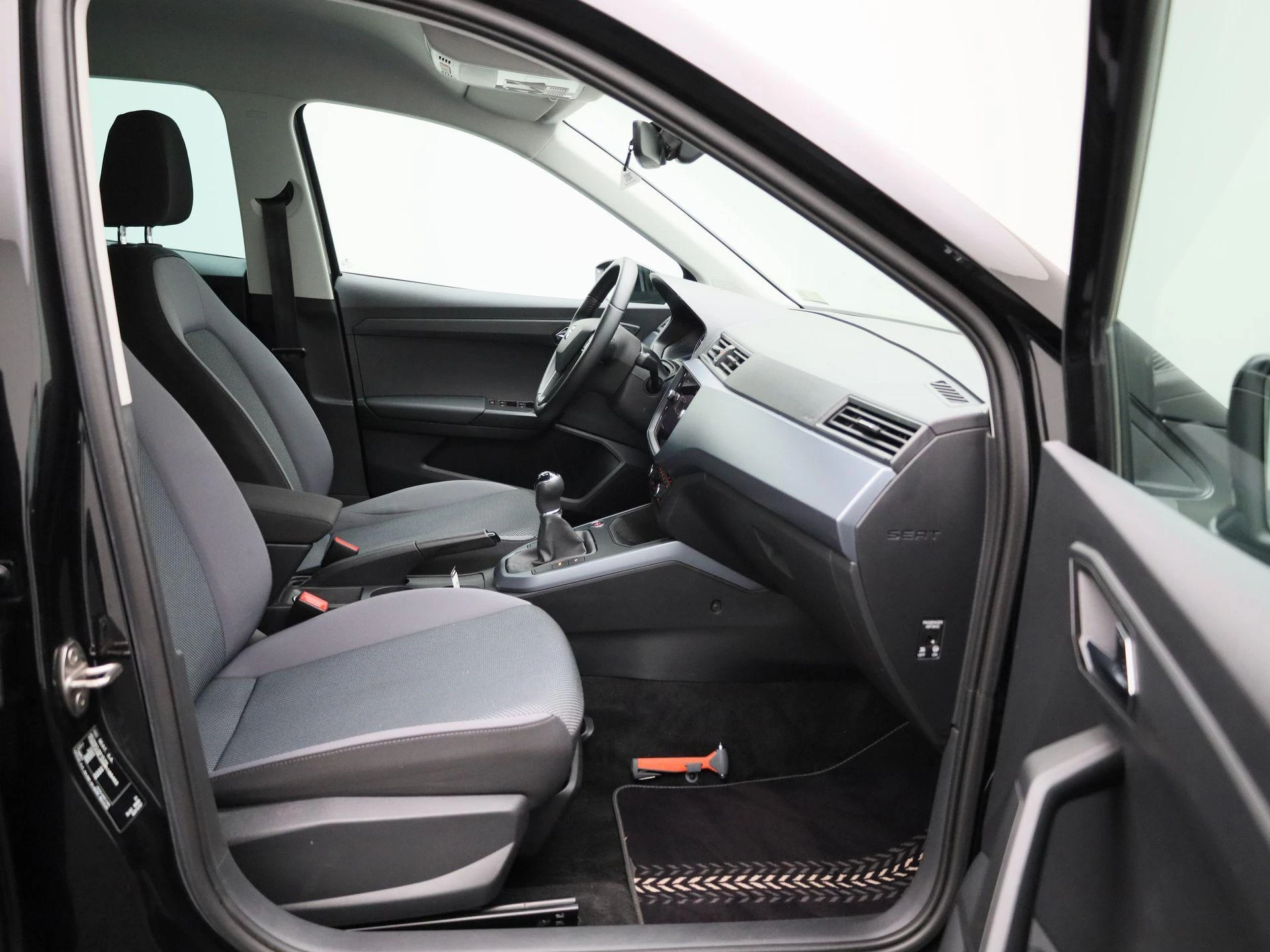 SEAT-Arona-image-32
