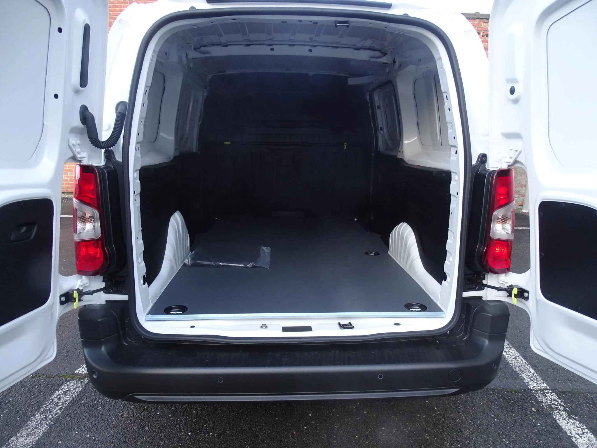 Opel-Combo-e-image-10