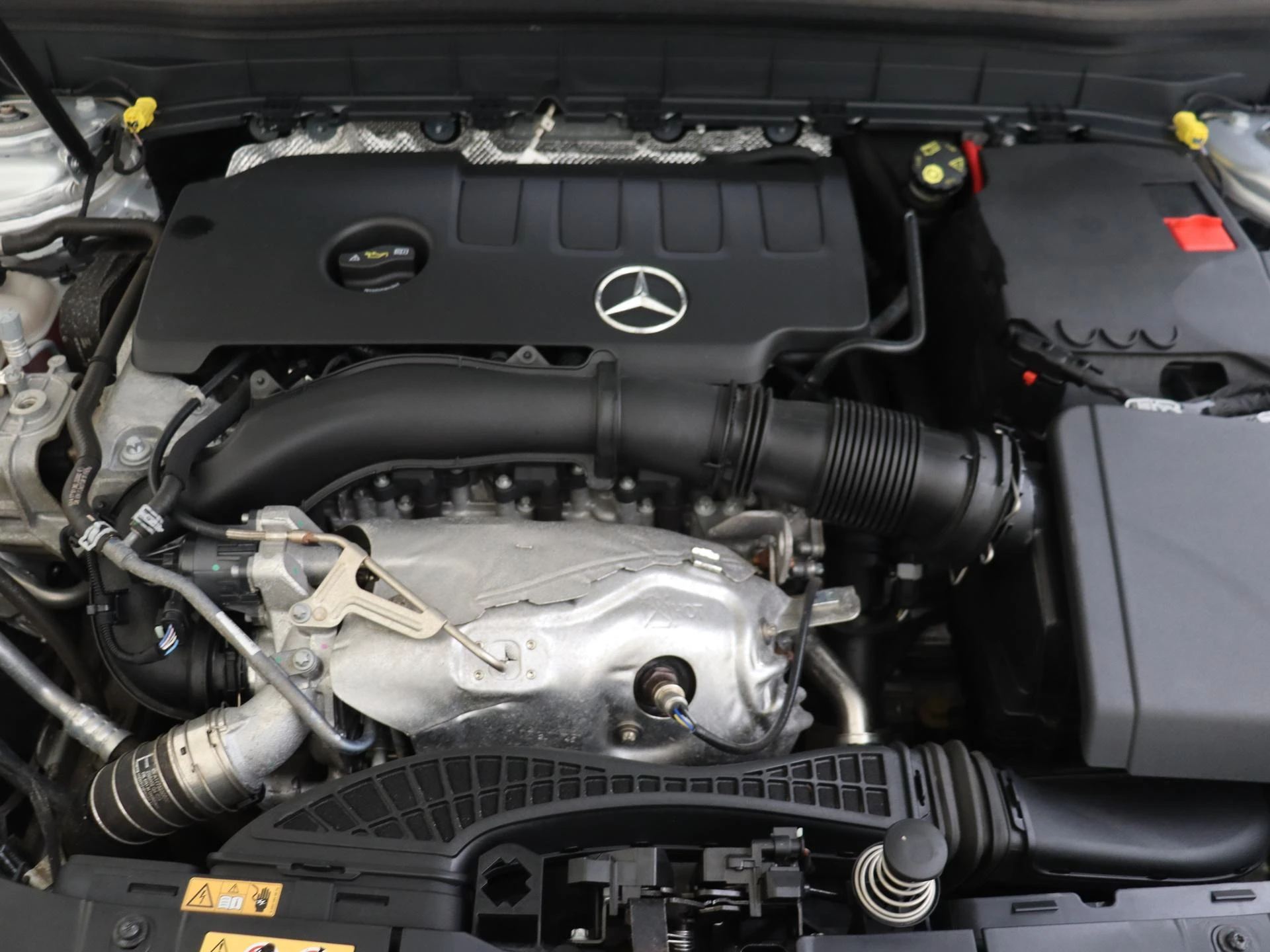 Mercedes-Benz-GLB-image-35