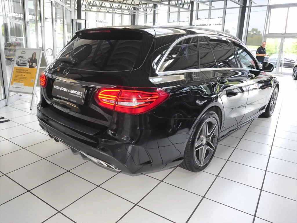 Mercedes-Benz-C-Klasse 300-image-4