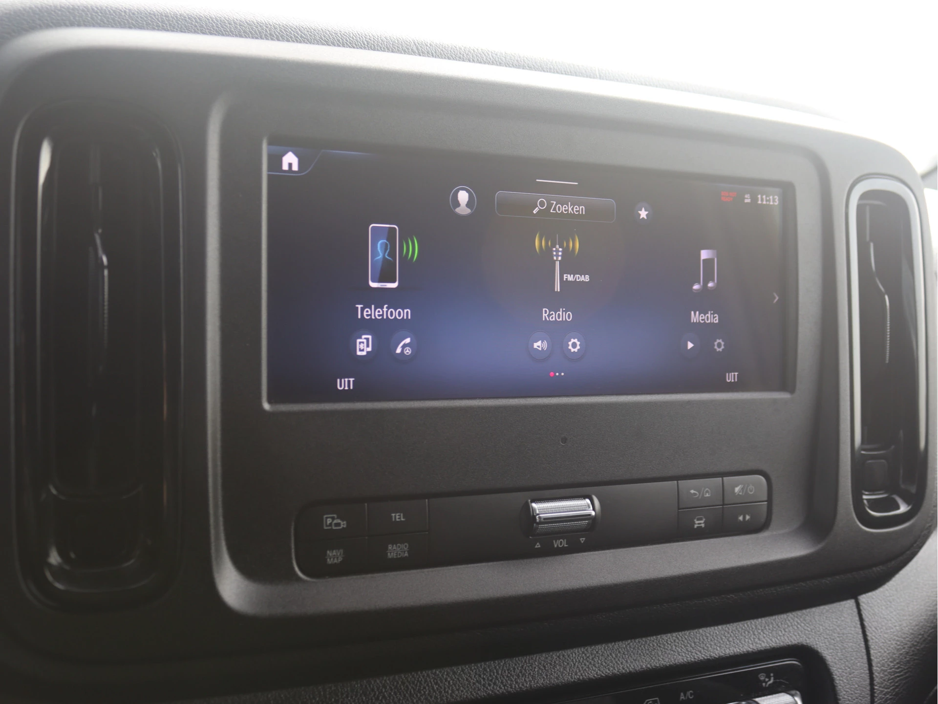 Mercedes-Benz-Vito-image-8