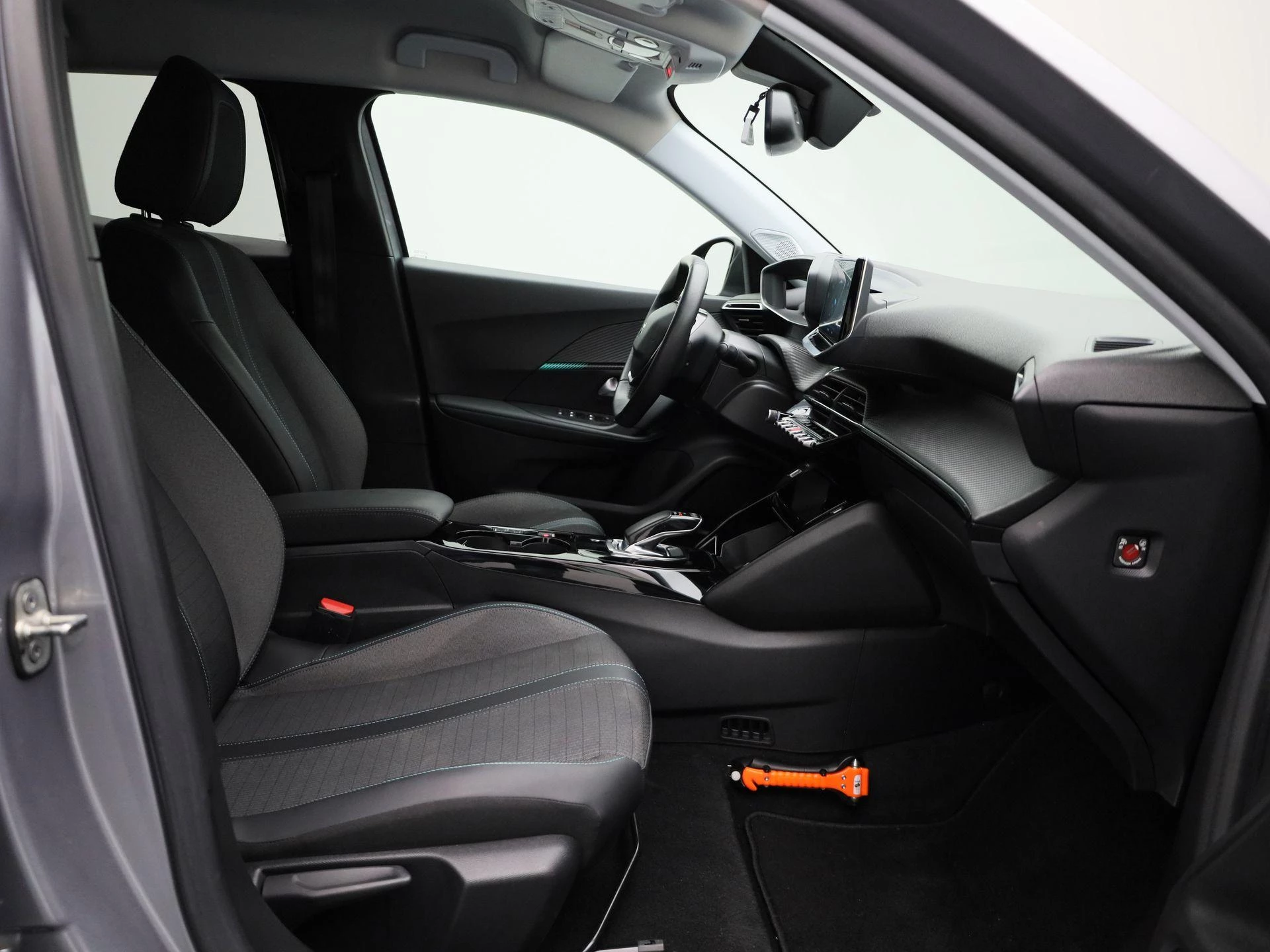 Peugeot-e-2008-image-40