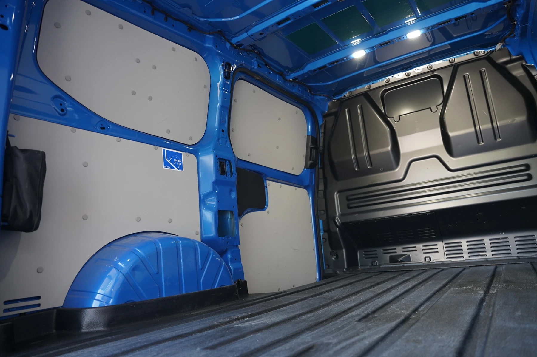 Volkswagen-Transporter-image-31