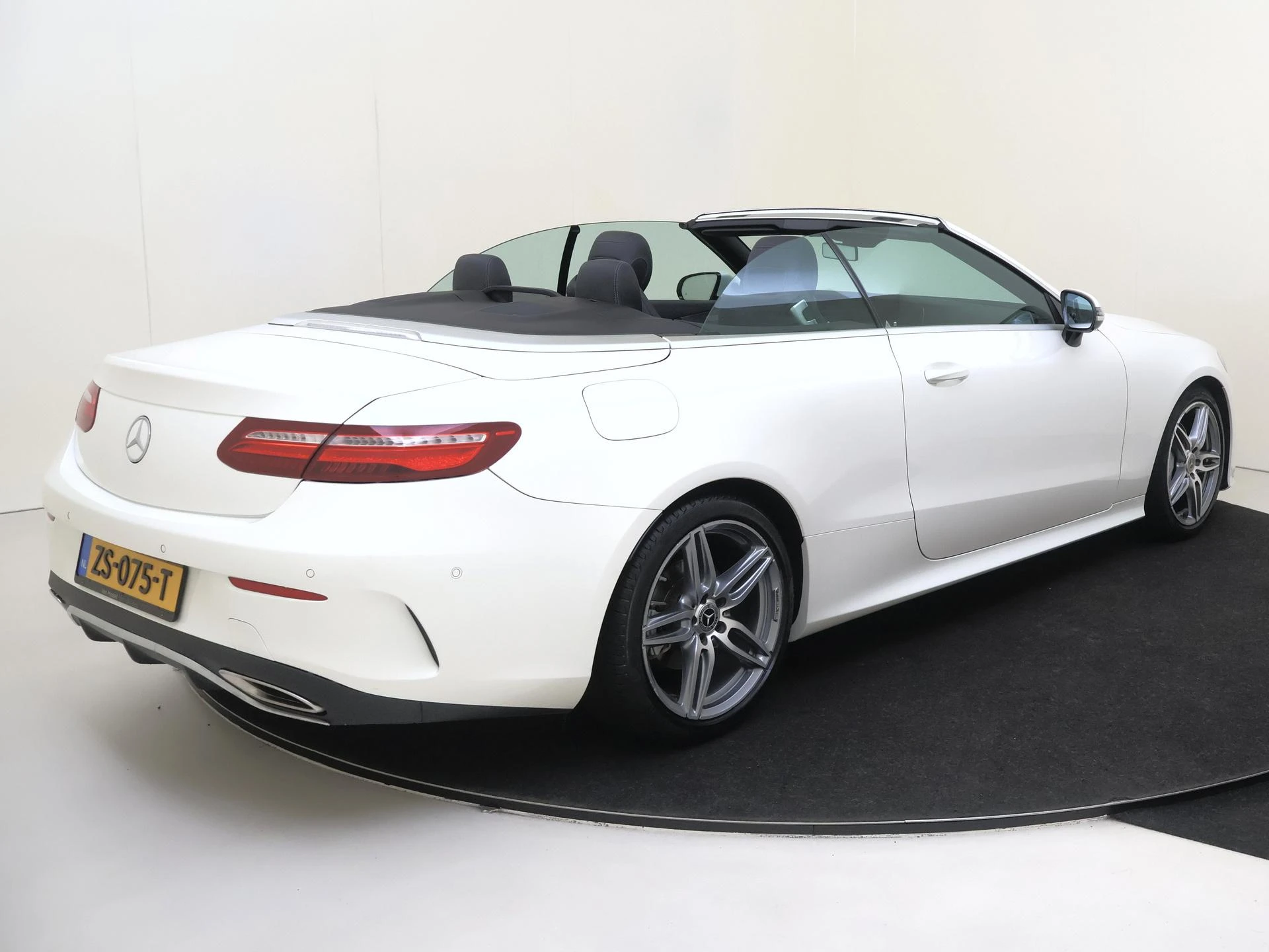Mercedes-Benz-E-Klasse-image-3