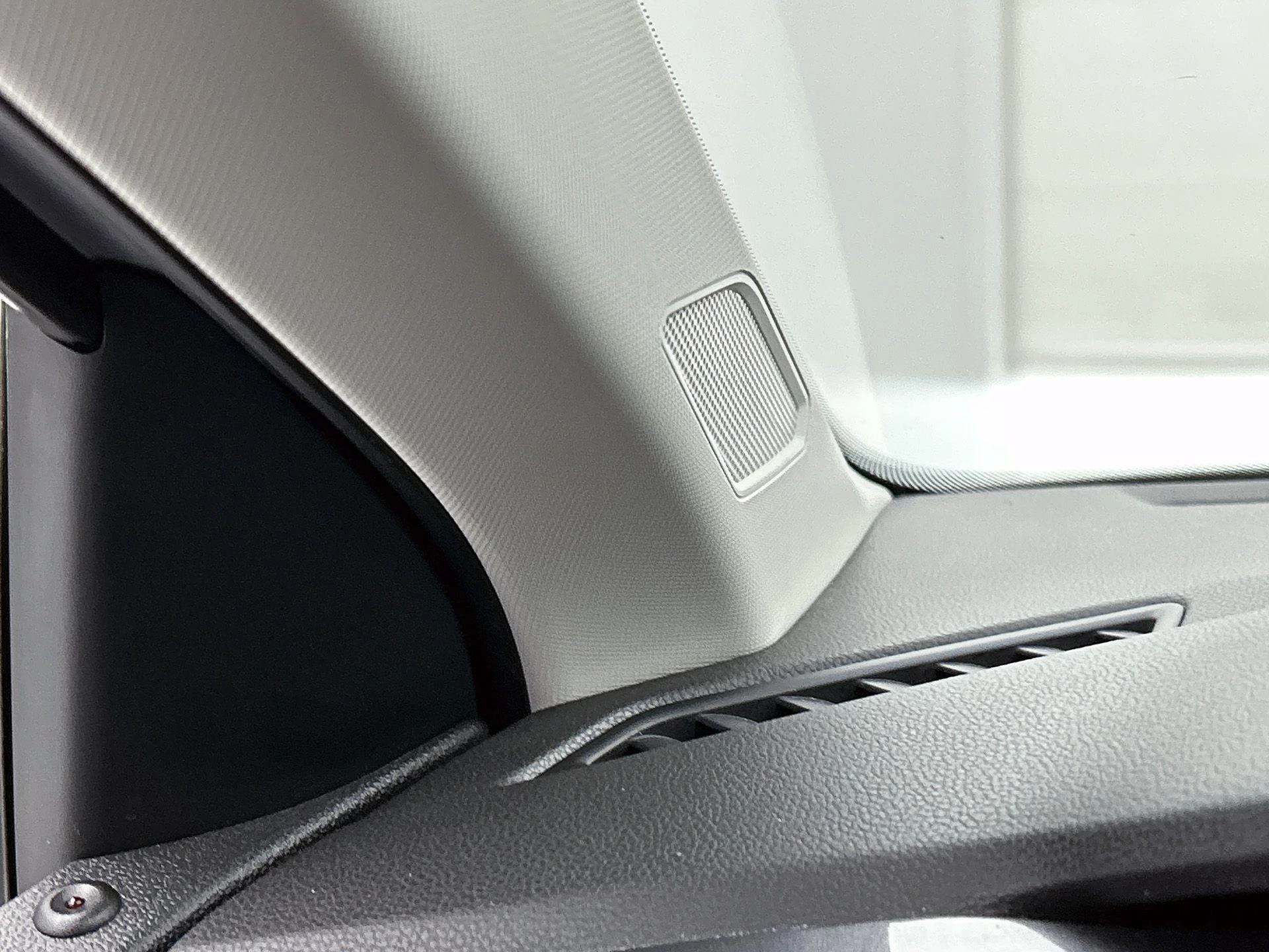 Volkswagen-Polo-image-12