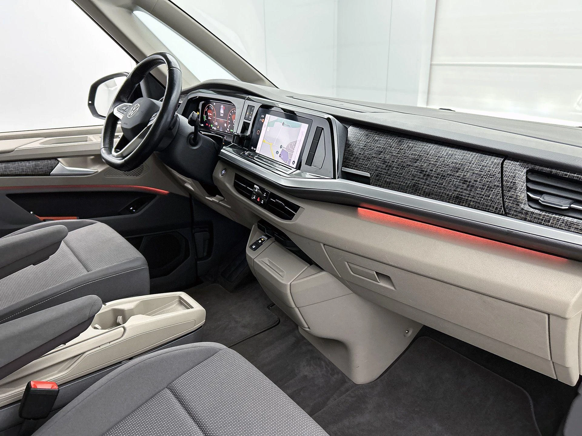 Volkswagen-Multivan-image-21