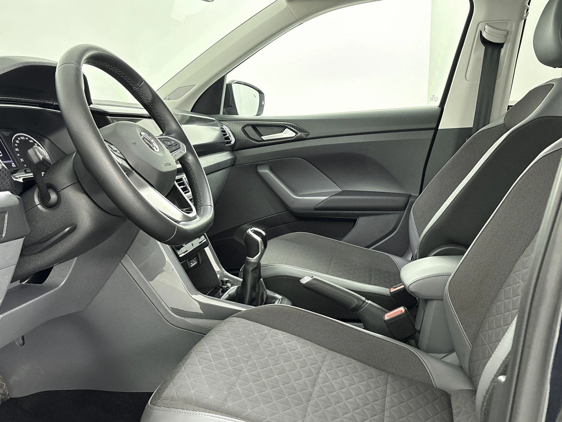 Volkswagen-T-Cross-image-8
