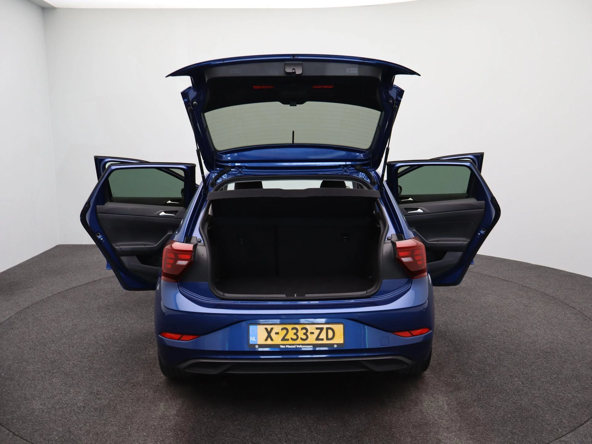 Volkswagen-Polo-image-12