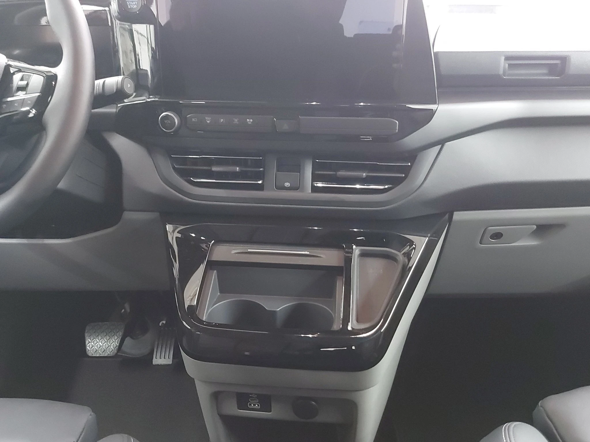 Ford-Tourneo Custom-image-13