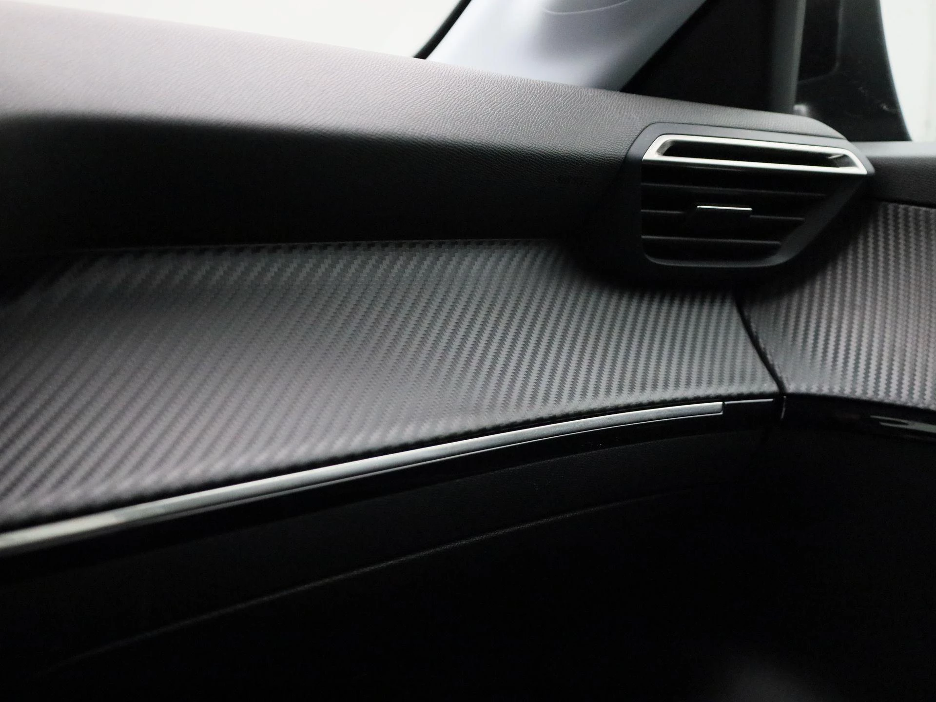 Peugeot-208-image-20