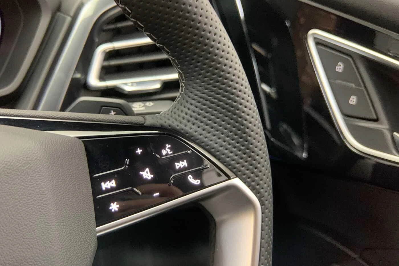 Audi-Q4 Sportback e-tron-image-26