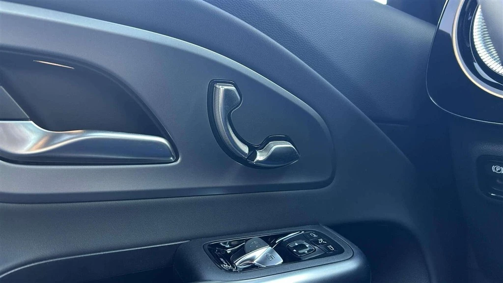 Mercedes-Benz-CLA-image-10
