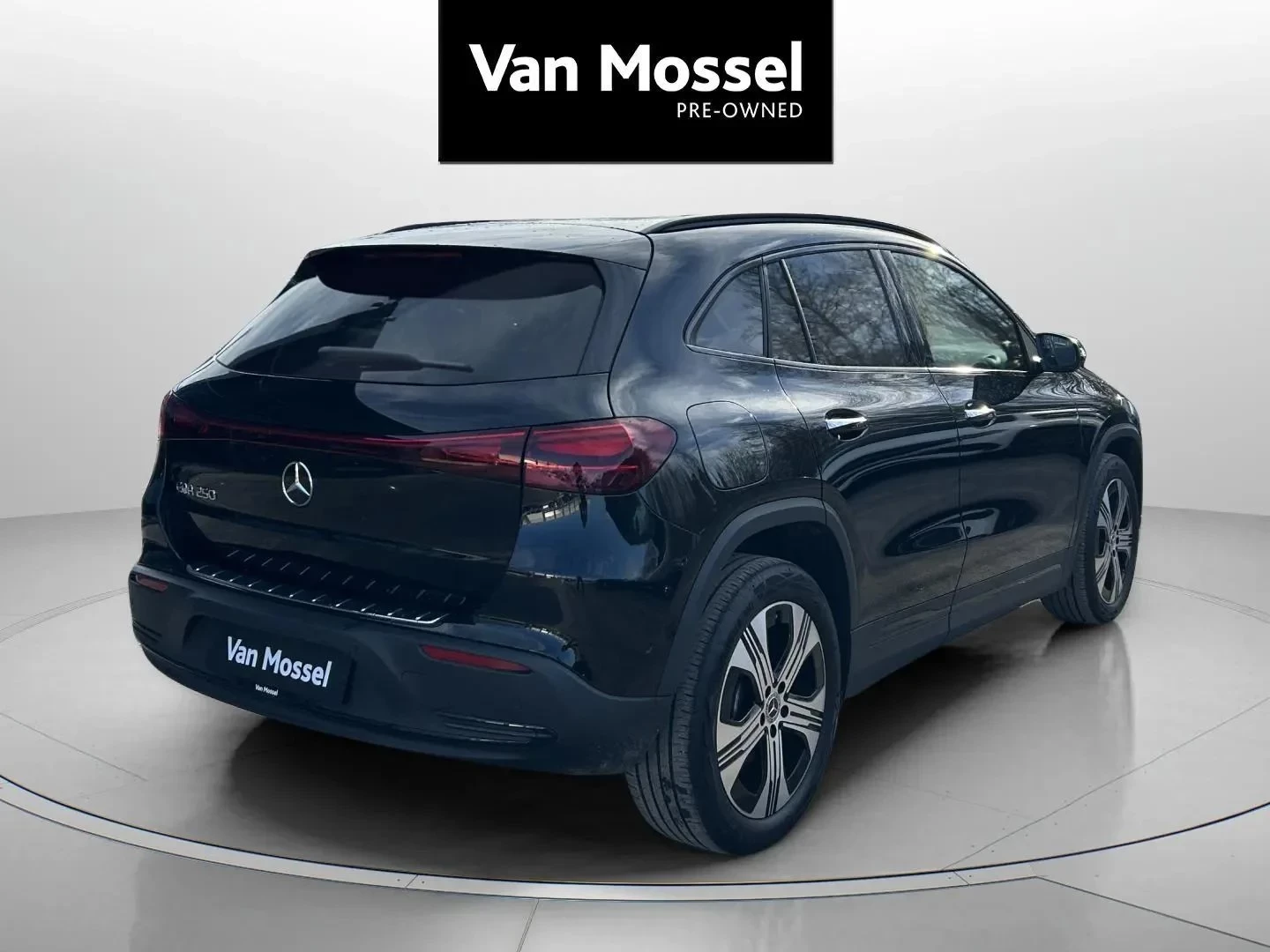 Mercedes-Benz-EQA-image-4