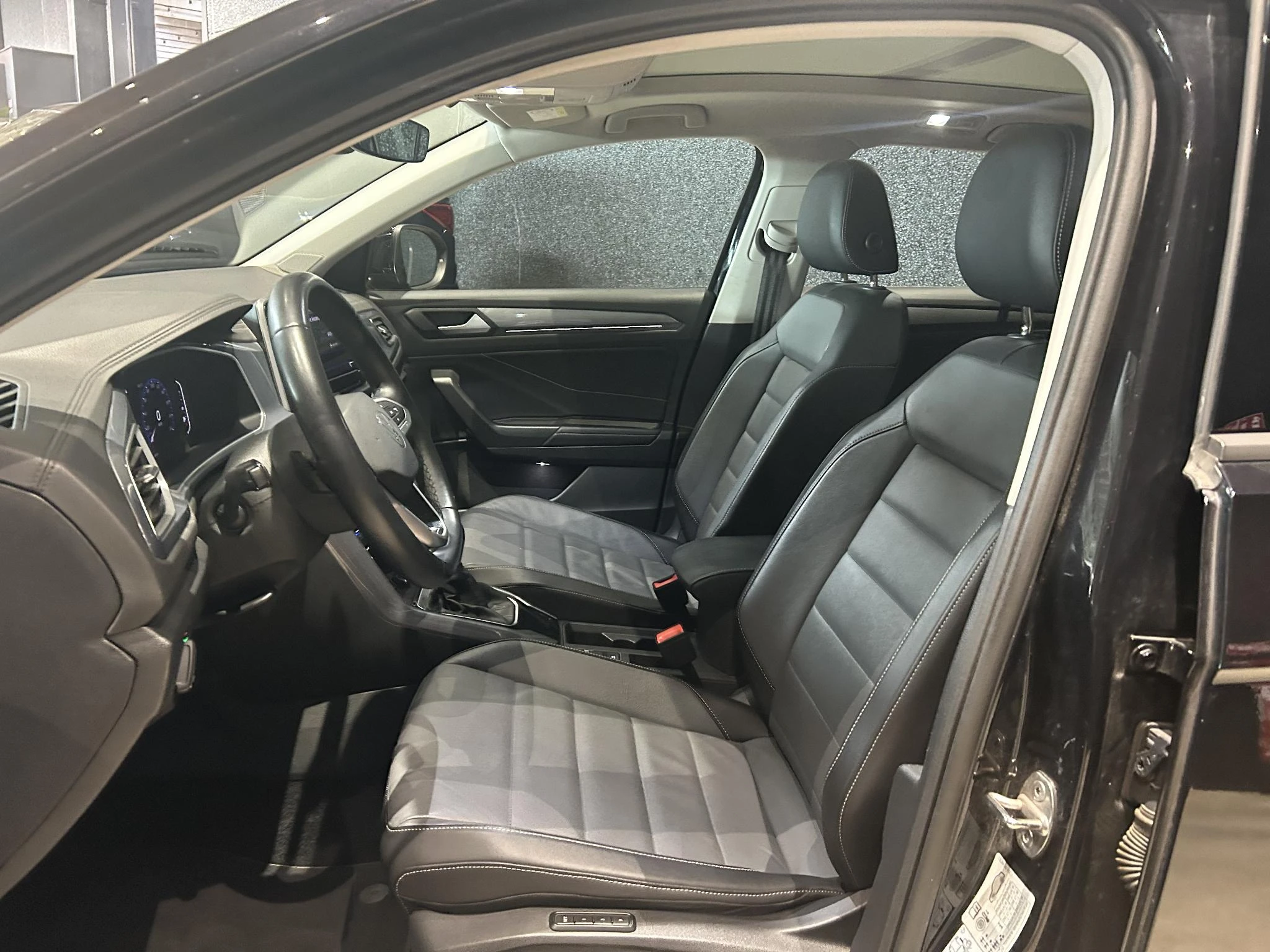 Volkswagen-T-Roc-image-6