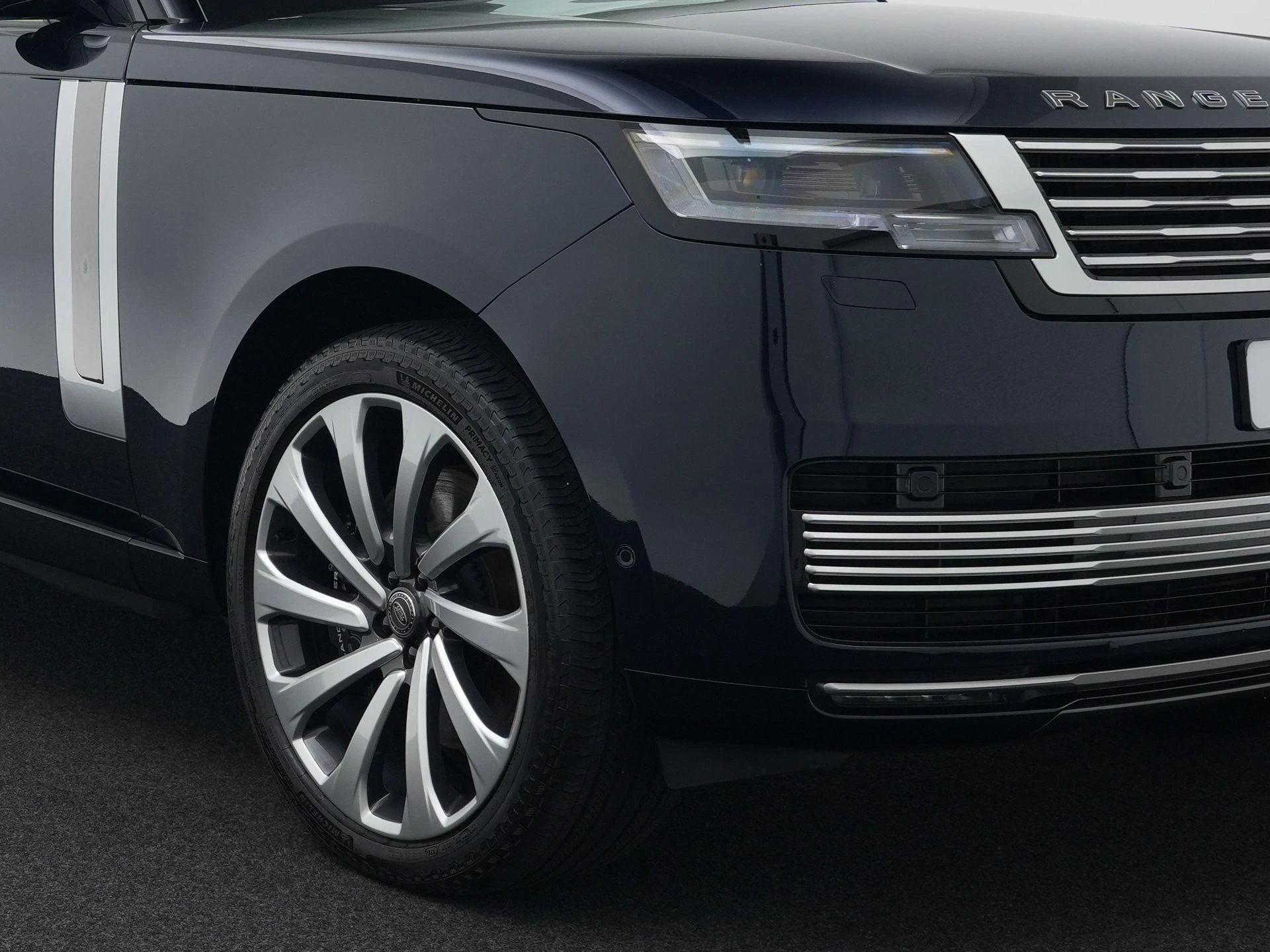 Land Rover-Range Rover-image-10