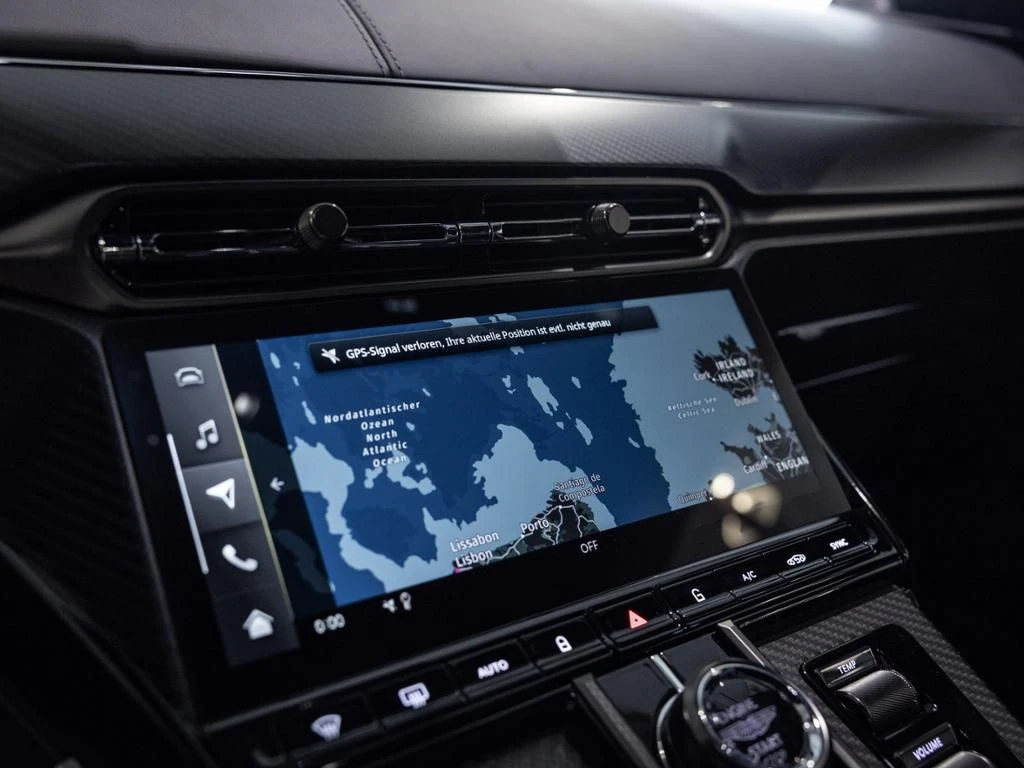 Aston Martin-V8 Vantage-image-27