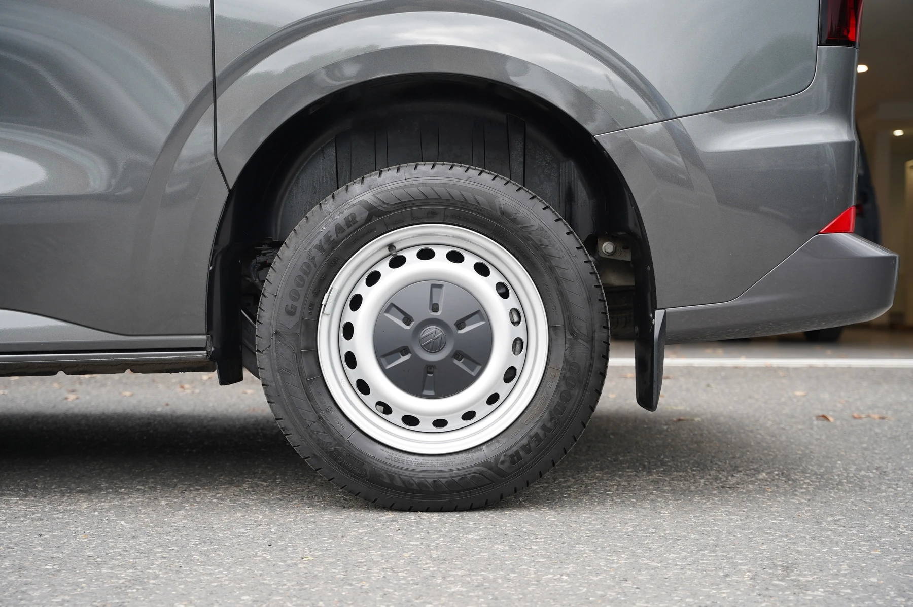 Volkswagen-Transporter-image-34