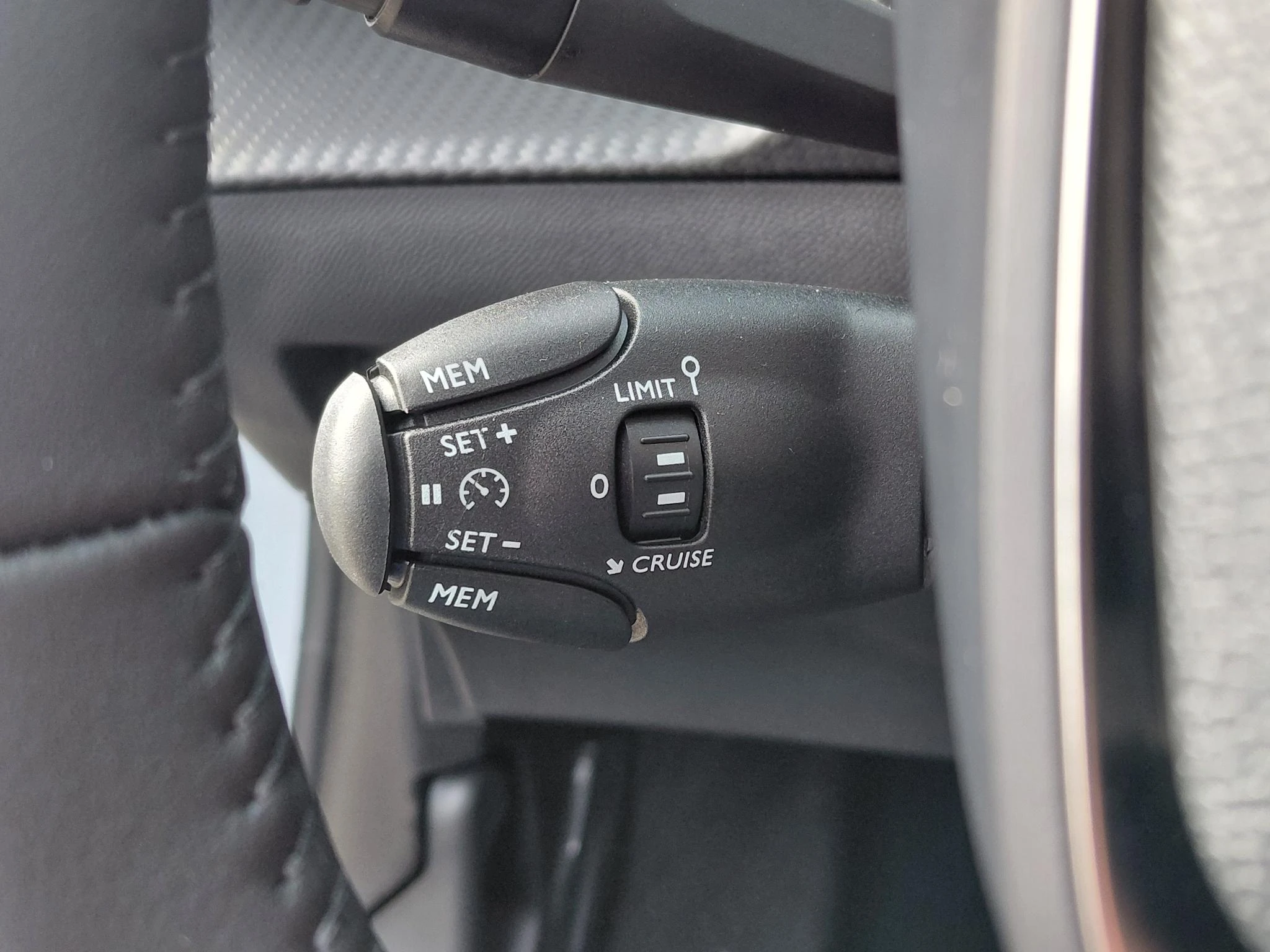Peugeot-208-image-17
