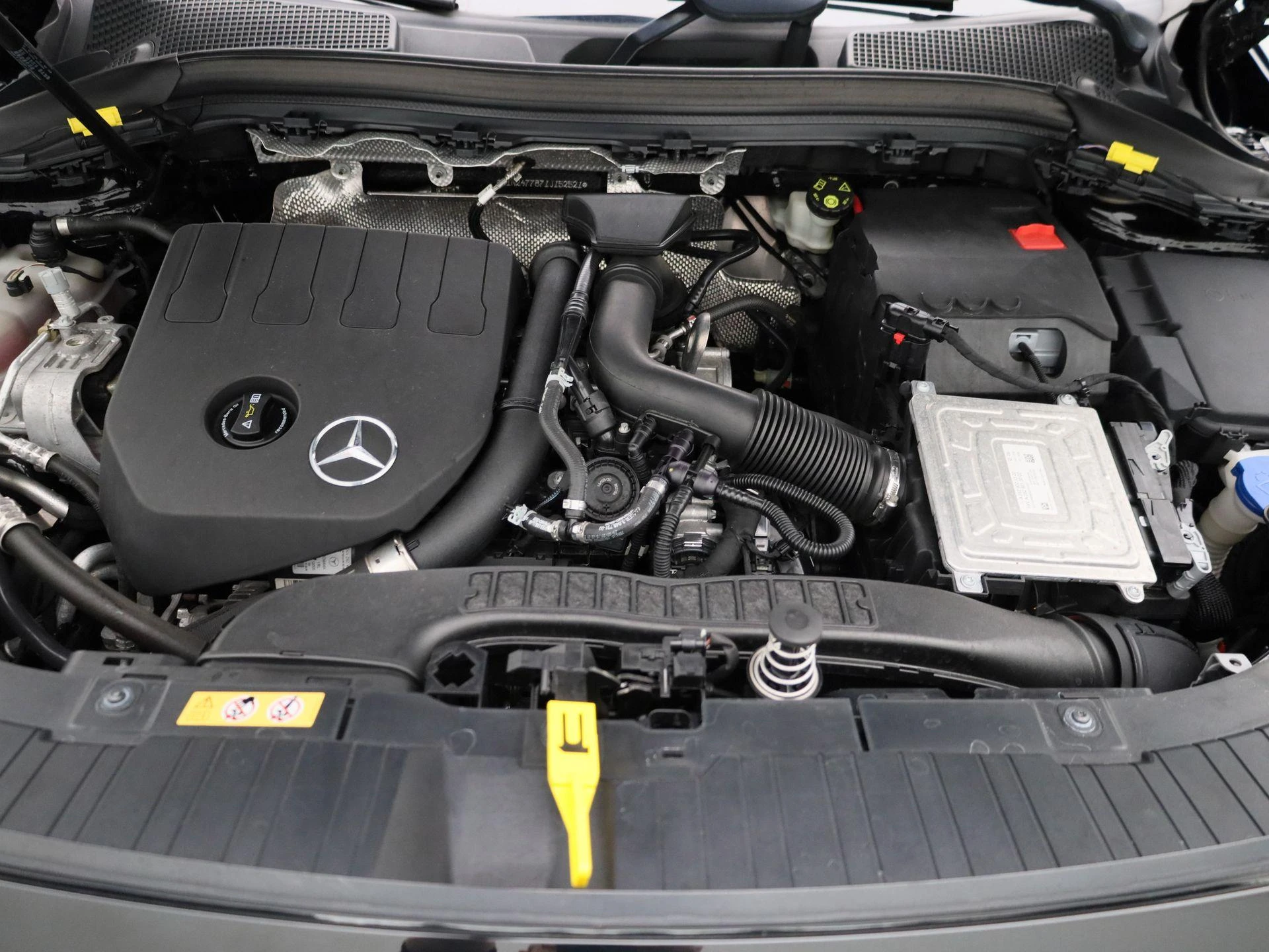 Mercedes-Benz-GLA-image-37
