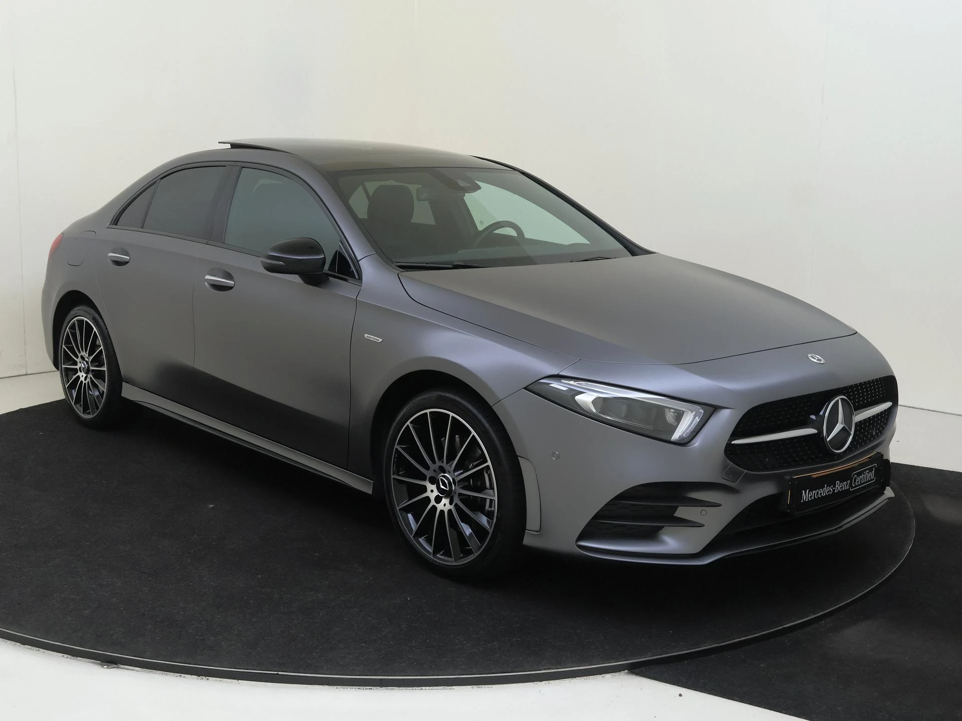 Mercedes-Benz-A-Klasse-image-1