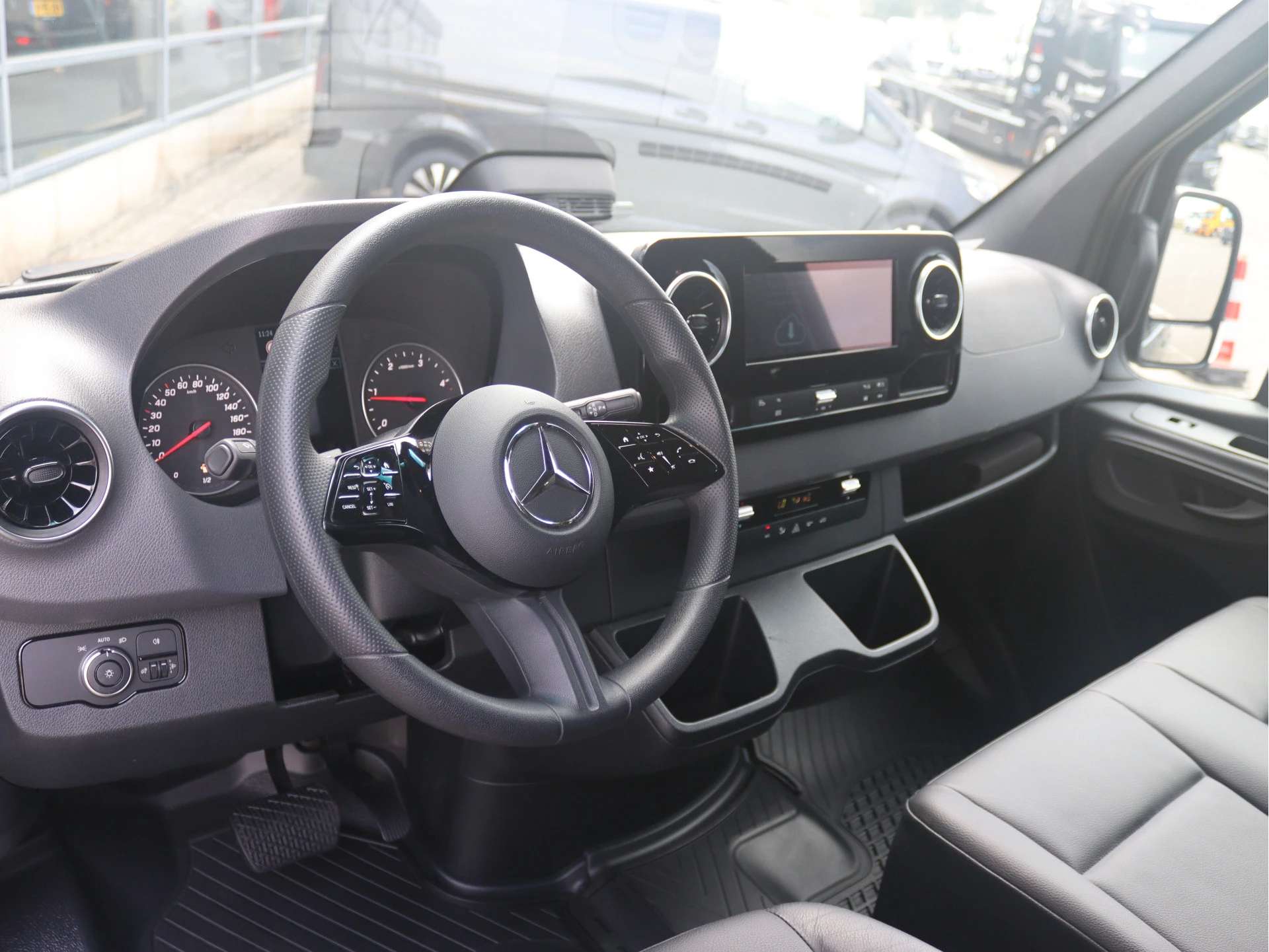 Mercedes-Benz-Sprinter-image-3