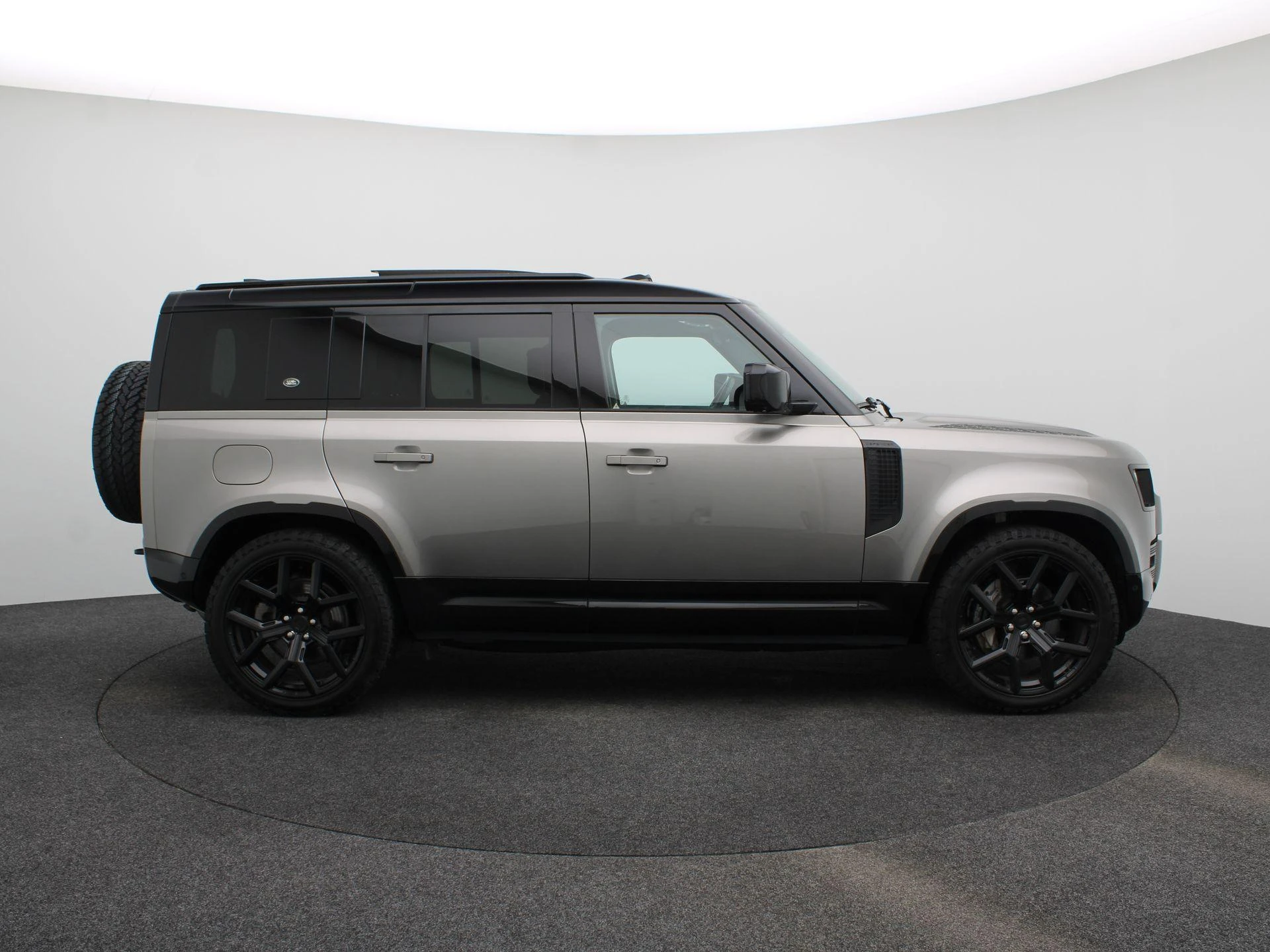 Land Rover-Defender-image-5