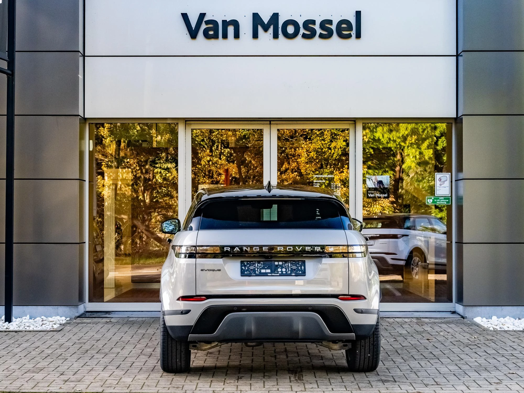 Land Rover-Range Rover Evoque-image-5