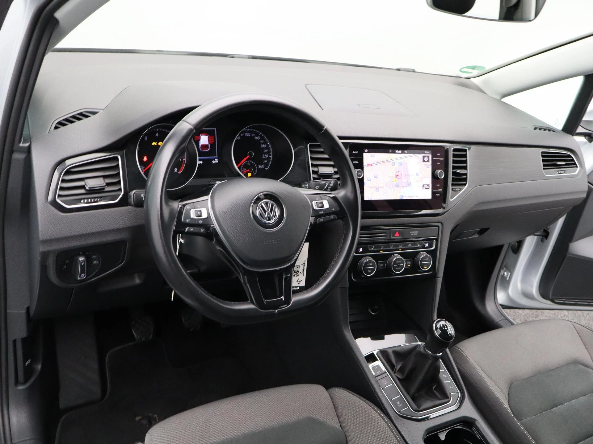 Volkswagen-Golf Sportsvan-image-26