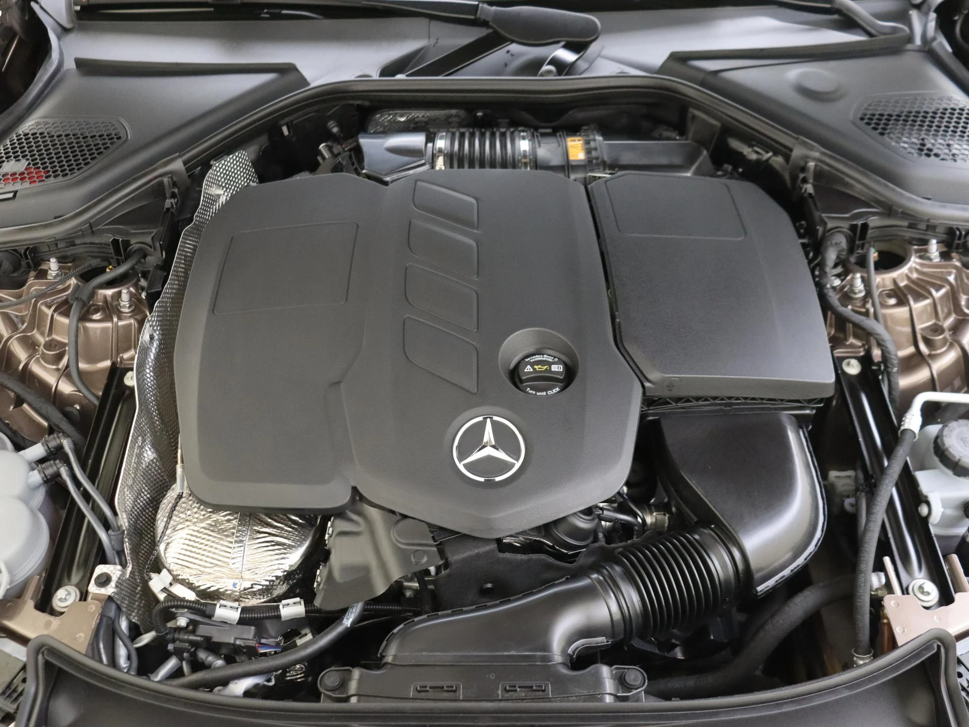 Mercedes-Benz-E-Klasse-image-4