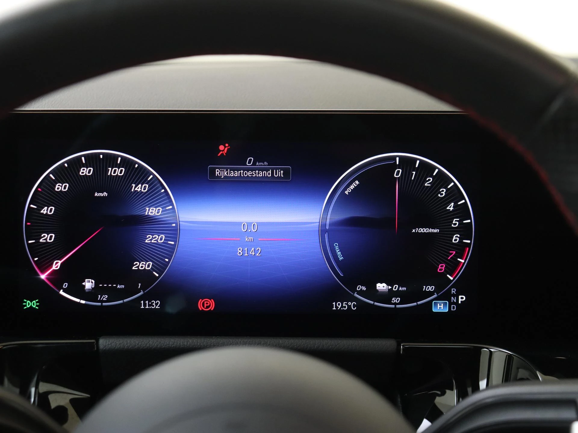 Mercedes-Benz-GLA-image-11