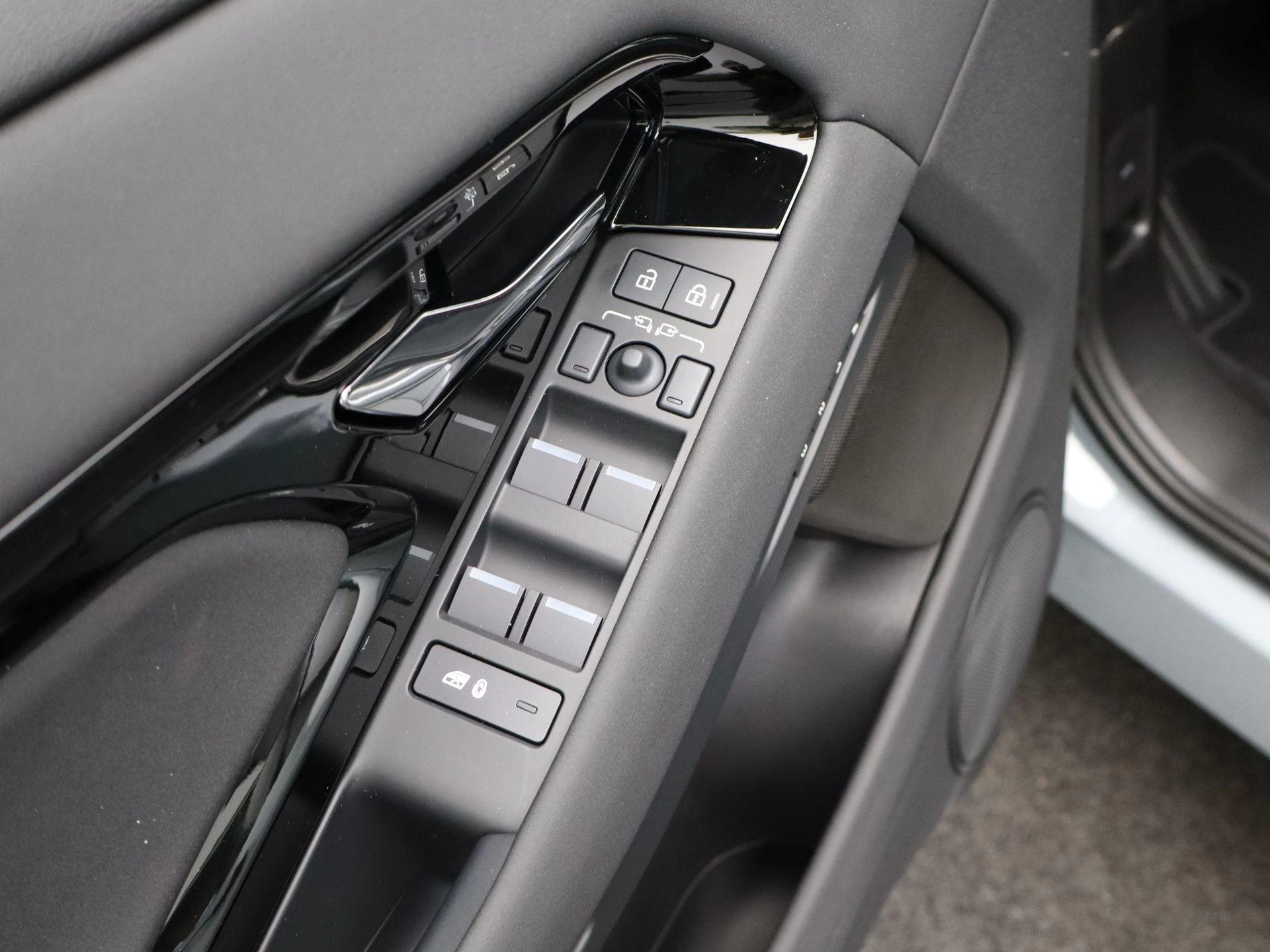 Land Rover-Range Rover Evoque-image-28