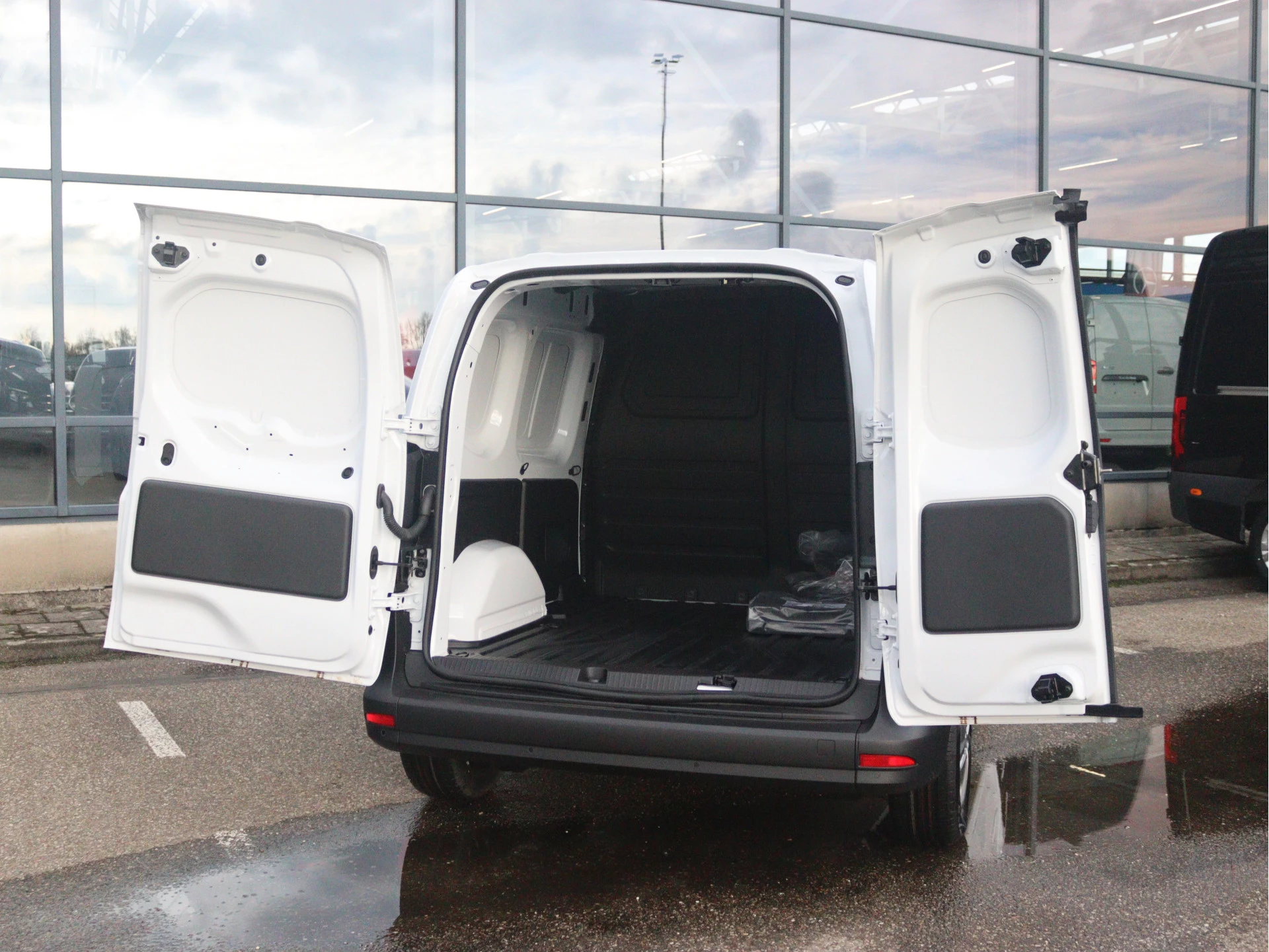 Mercedes-Benz-eCitan-image-2