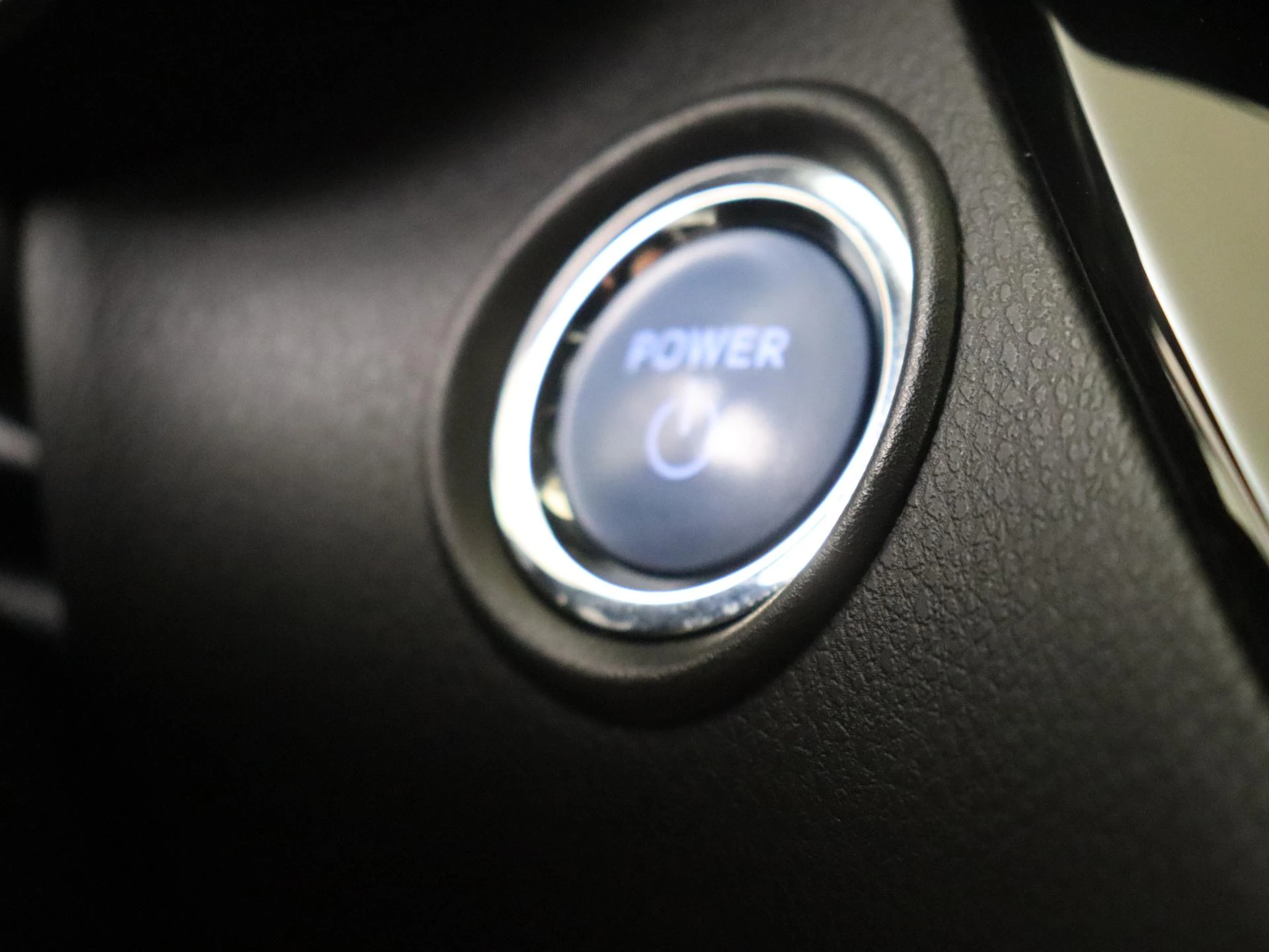 Toyota-C-HR-image-21