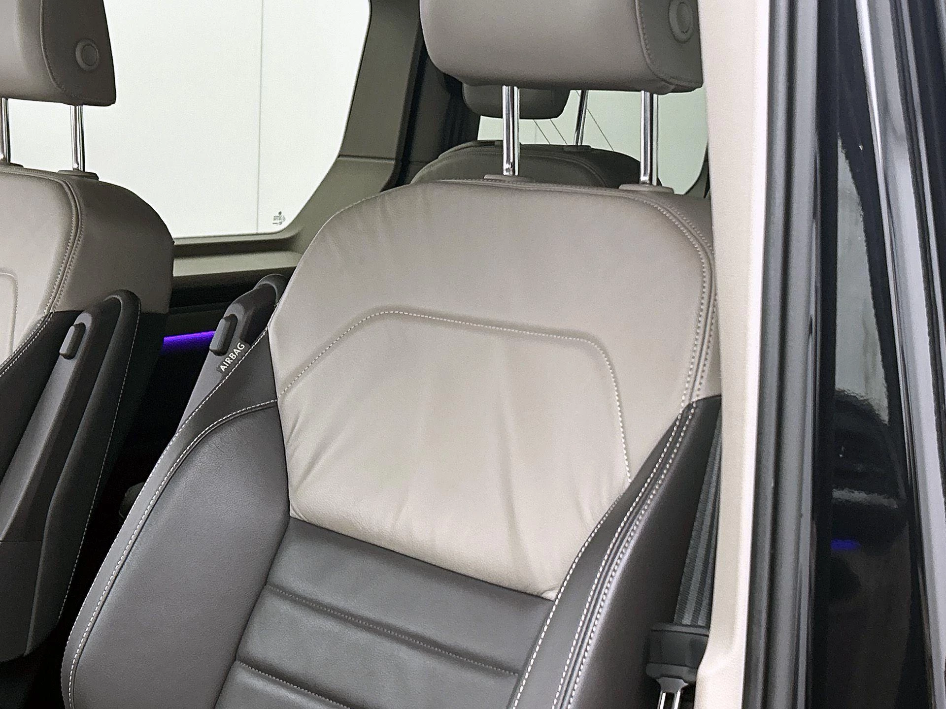 Volkswagen-Multivan-image-16