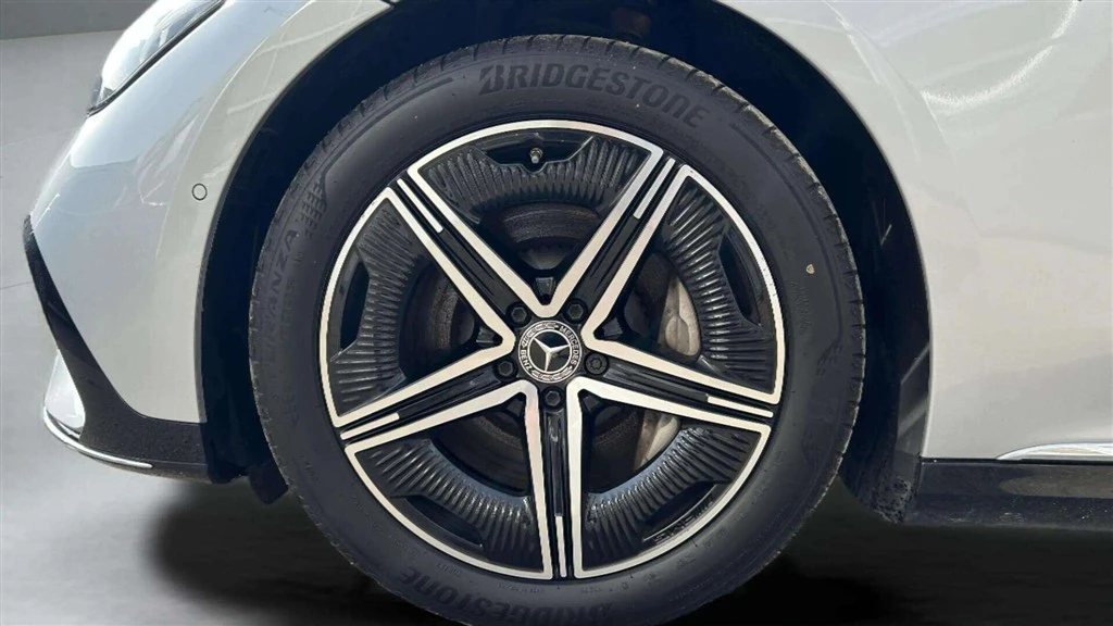 Mercedes-Benz-EQE-image-8