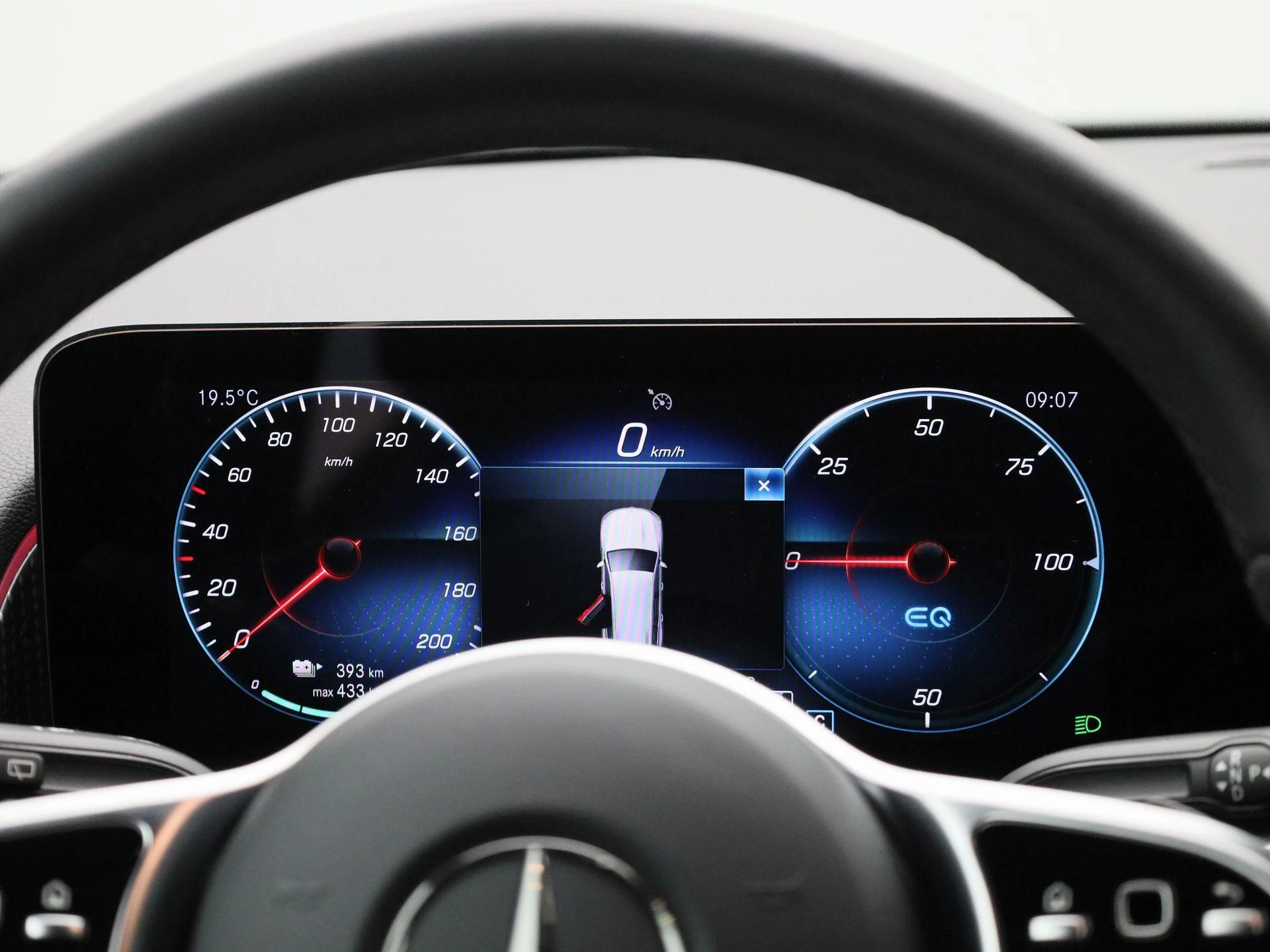 Mercedes-Benz-EQB-image-7