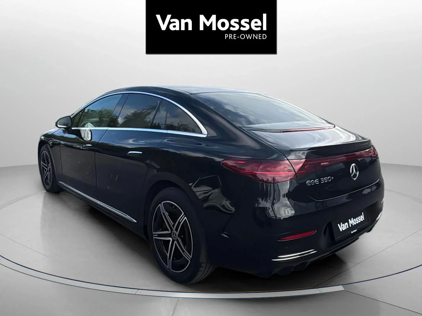 Mercedes-Benz-EQE-image-6