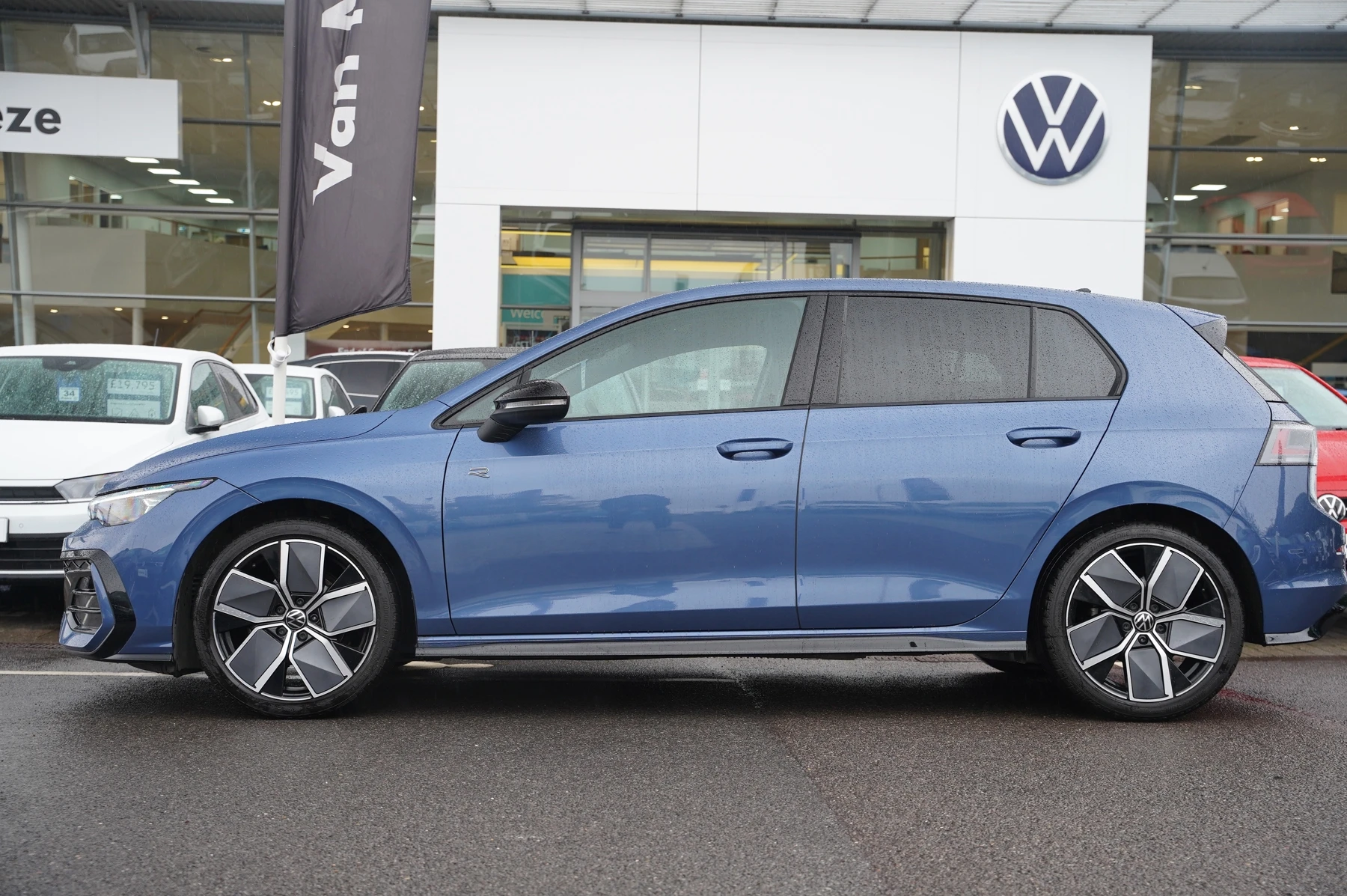 Volkswagen-Golf-image-14