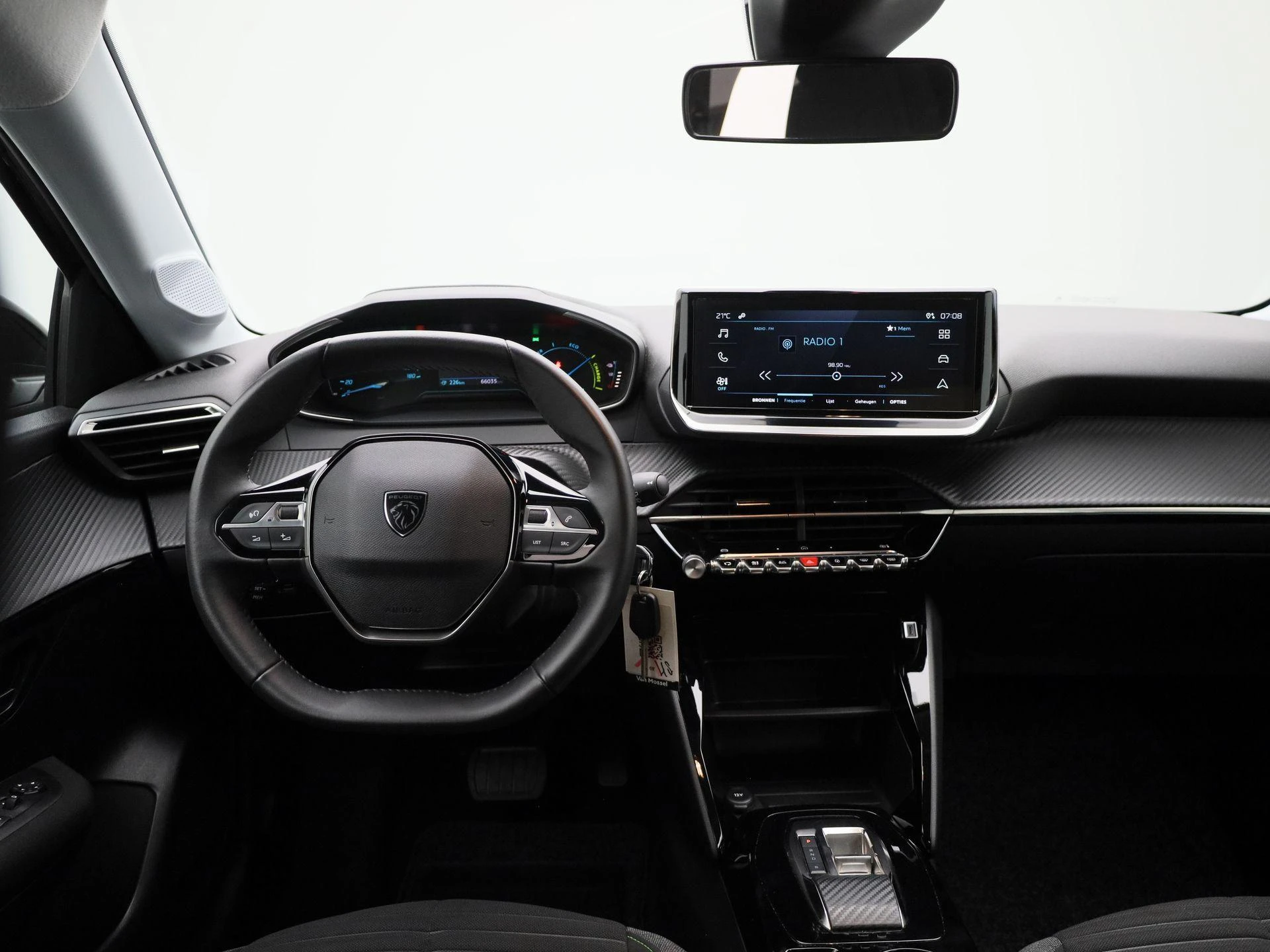 Peugeot-e-208-image-8