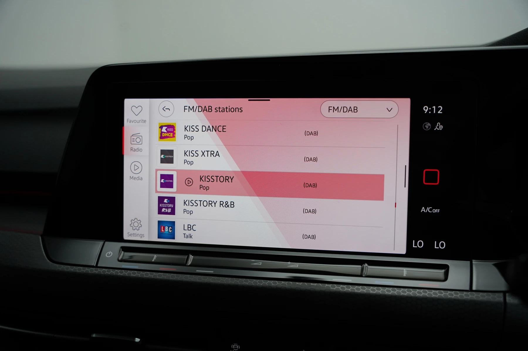 Volkswagen-Golf-image-35