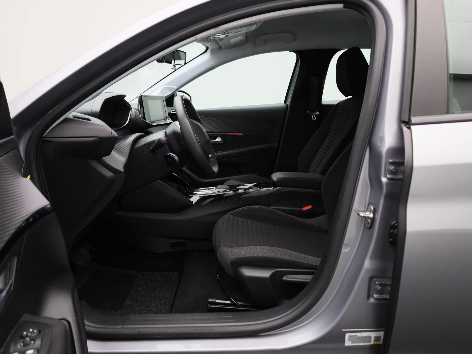 Peugeot-e-208-image-8