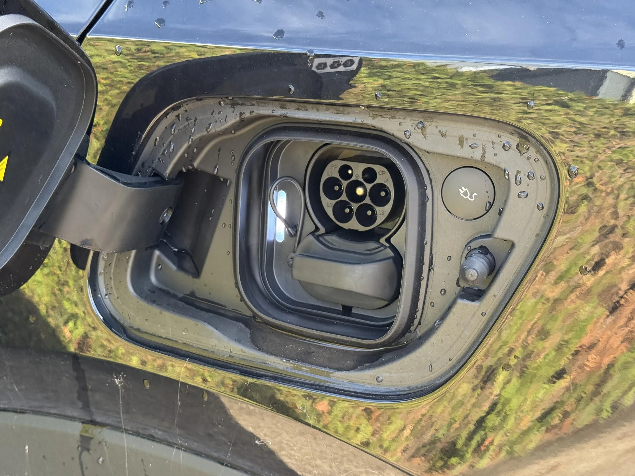 Volvo-EX40-image-16