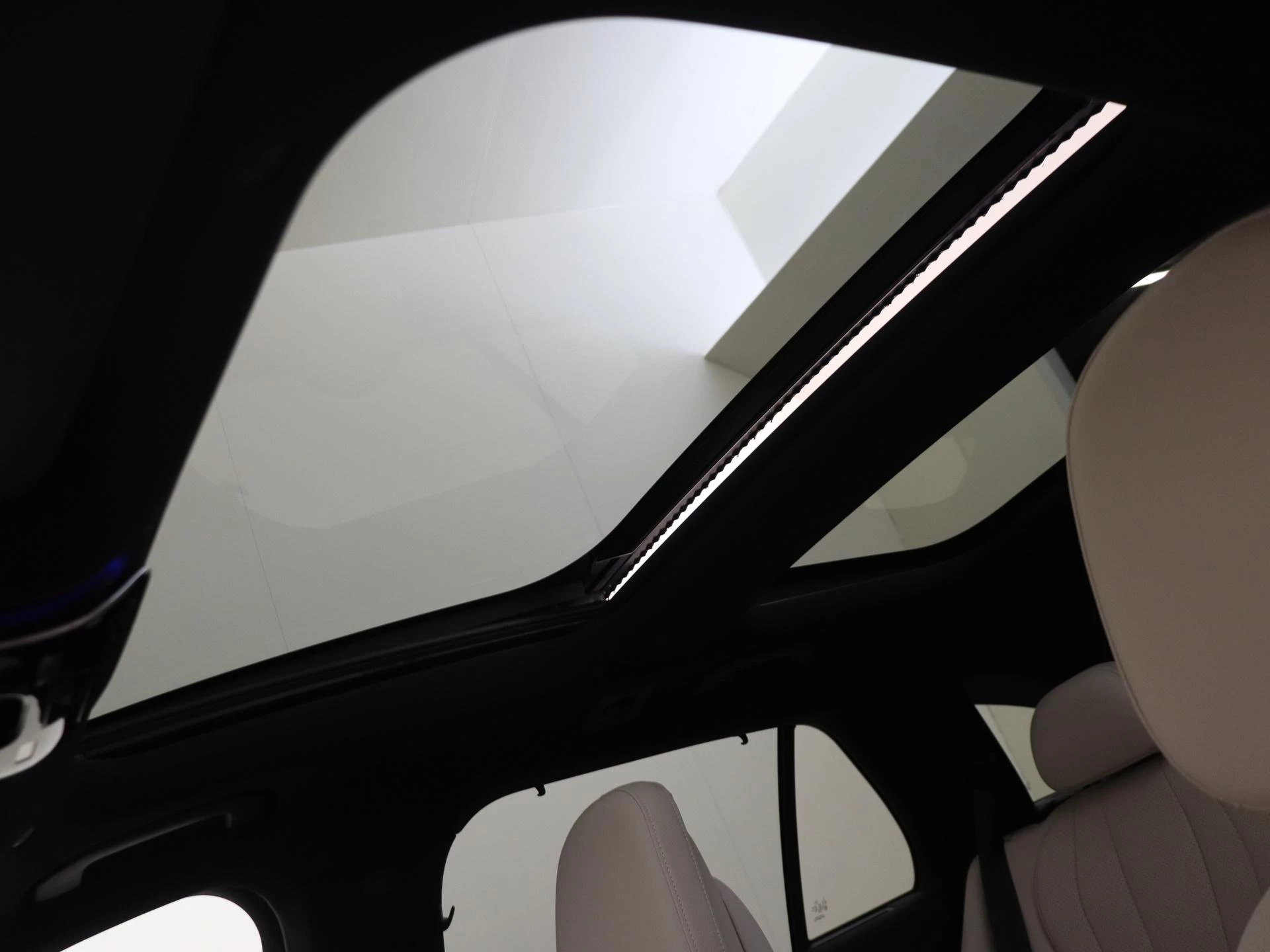 Mercedes-Benz-E-Klasse-image-26