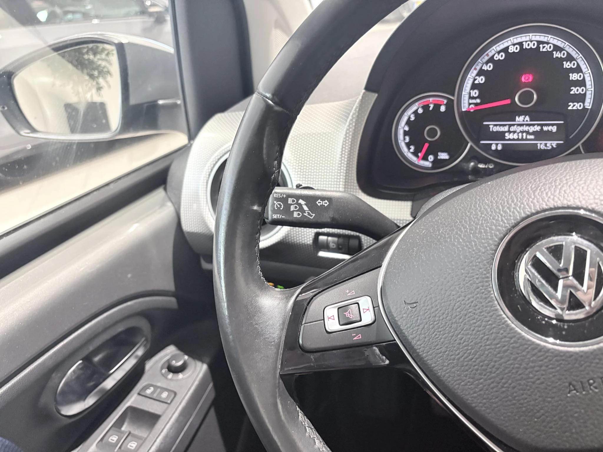 Volkswagen-up!-image-13
