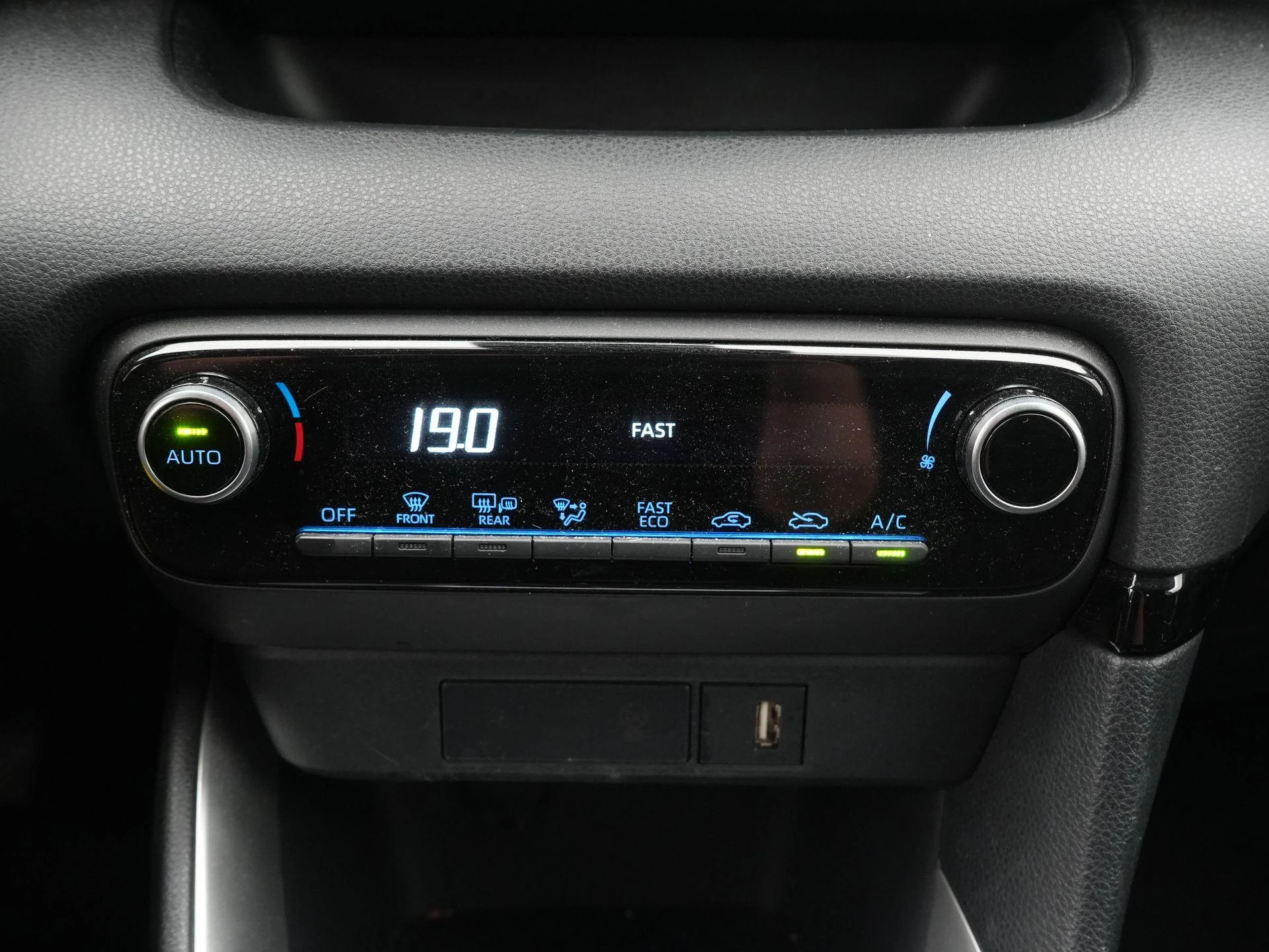 Toyota-Yaris-image-17