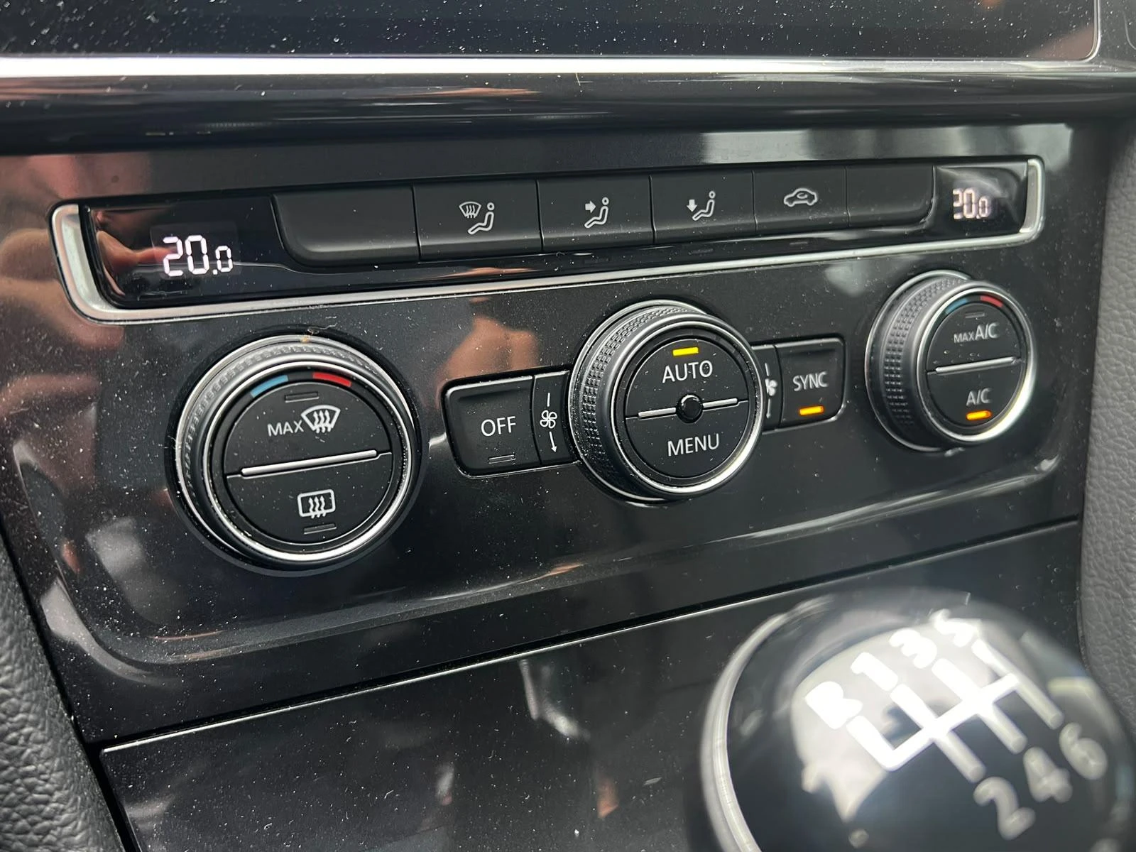 Volkswagen-Golf-image-9